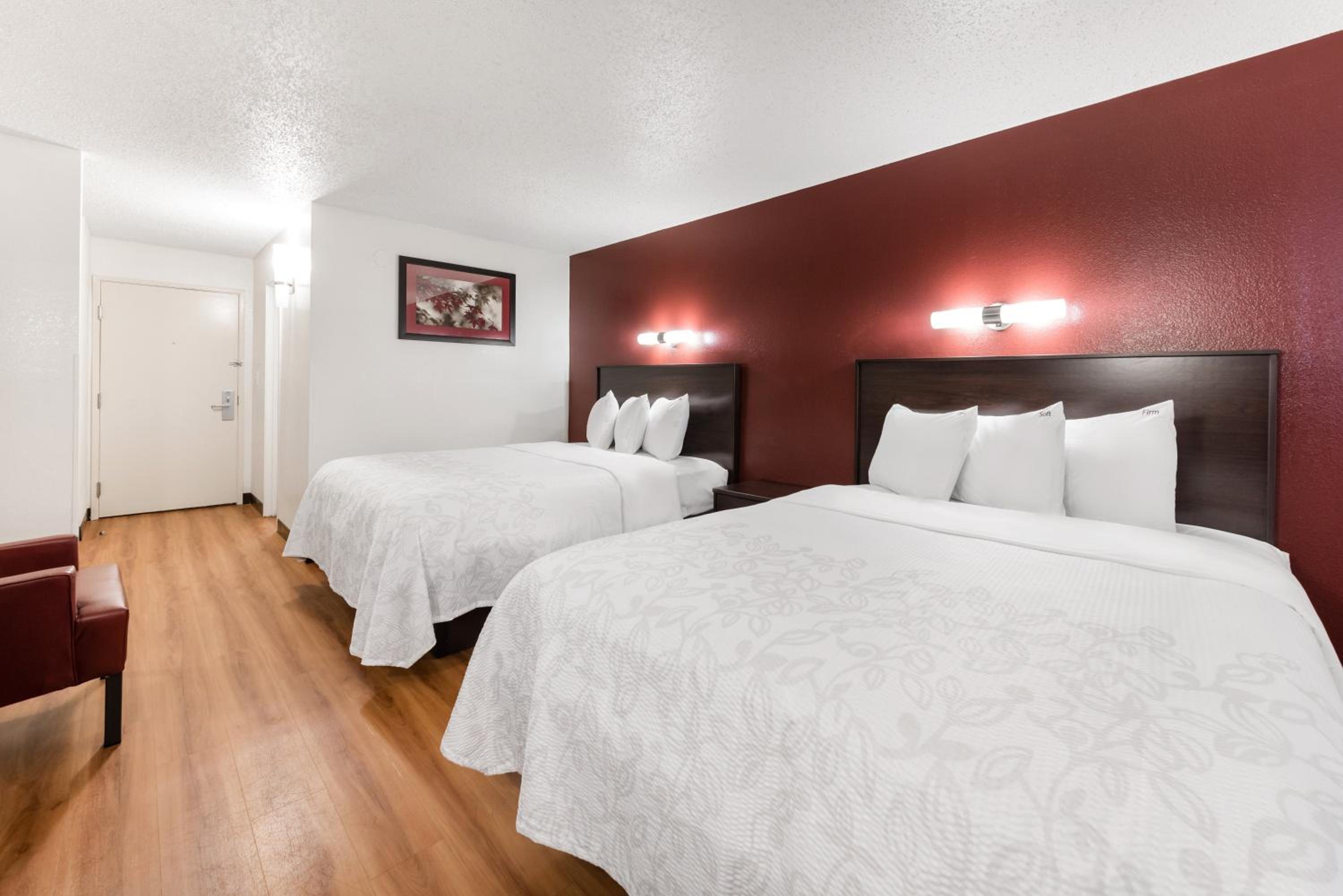 Deluxe Room with Two Queen Beds Smoke Free photo 3