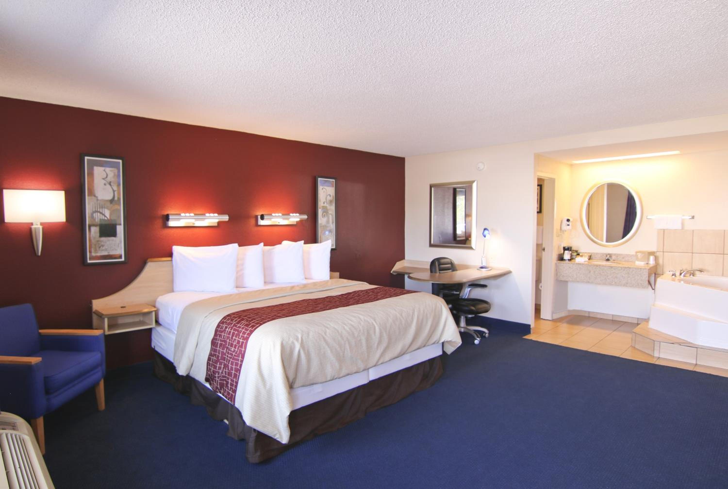 Suite King with Spa Bath Non-Smoking - Photo 1