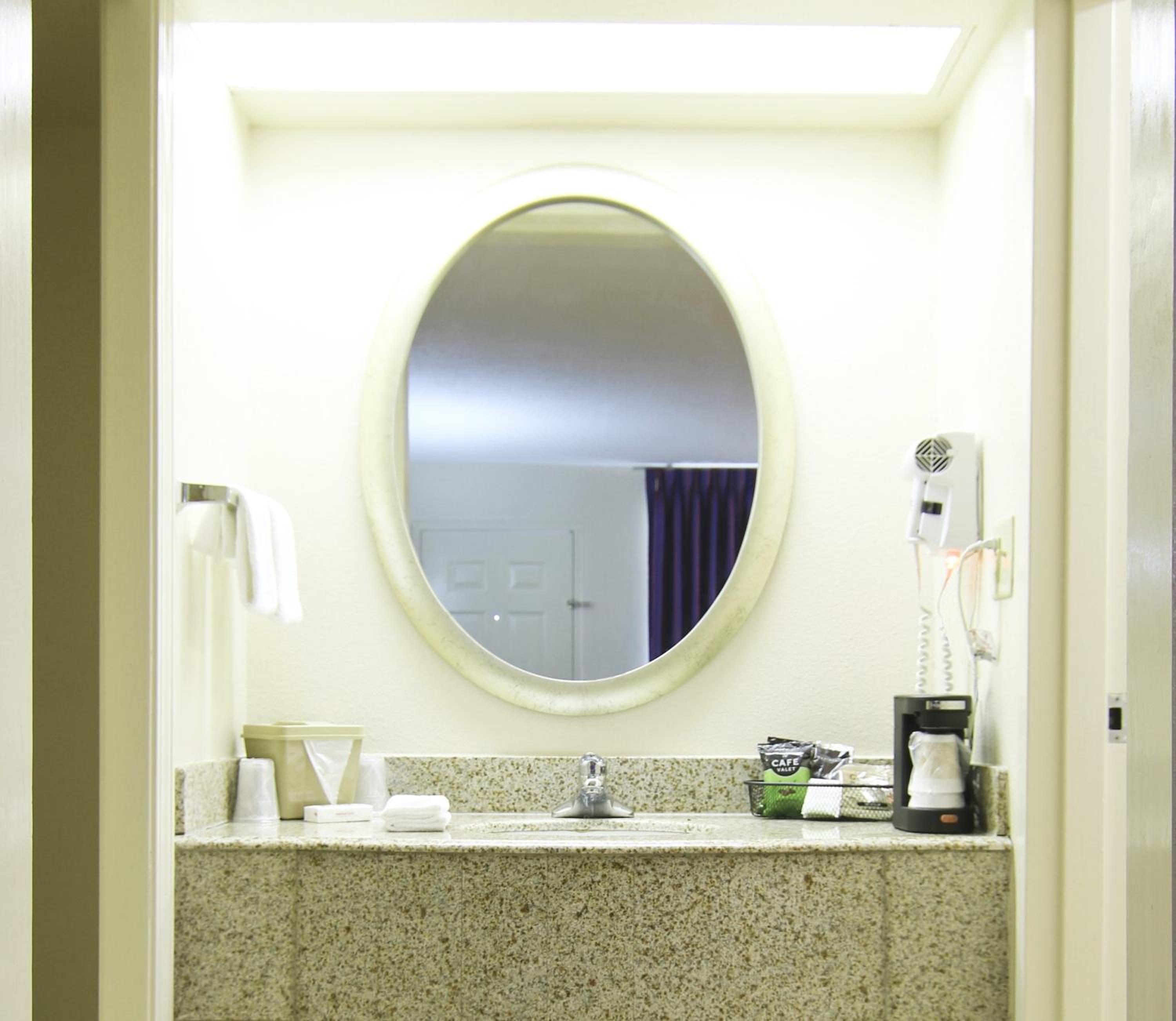 Superior King Room Non-Smoking - Photo 10