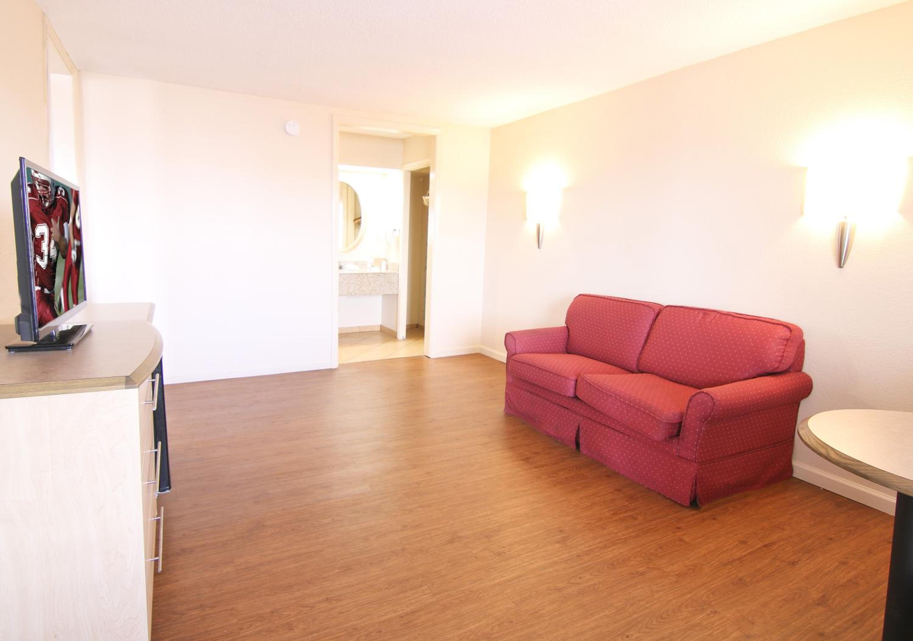 Two Room Suite with One King Bed with Spa Bath Non-Smoking - Photo 10