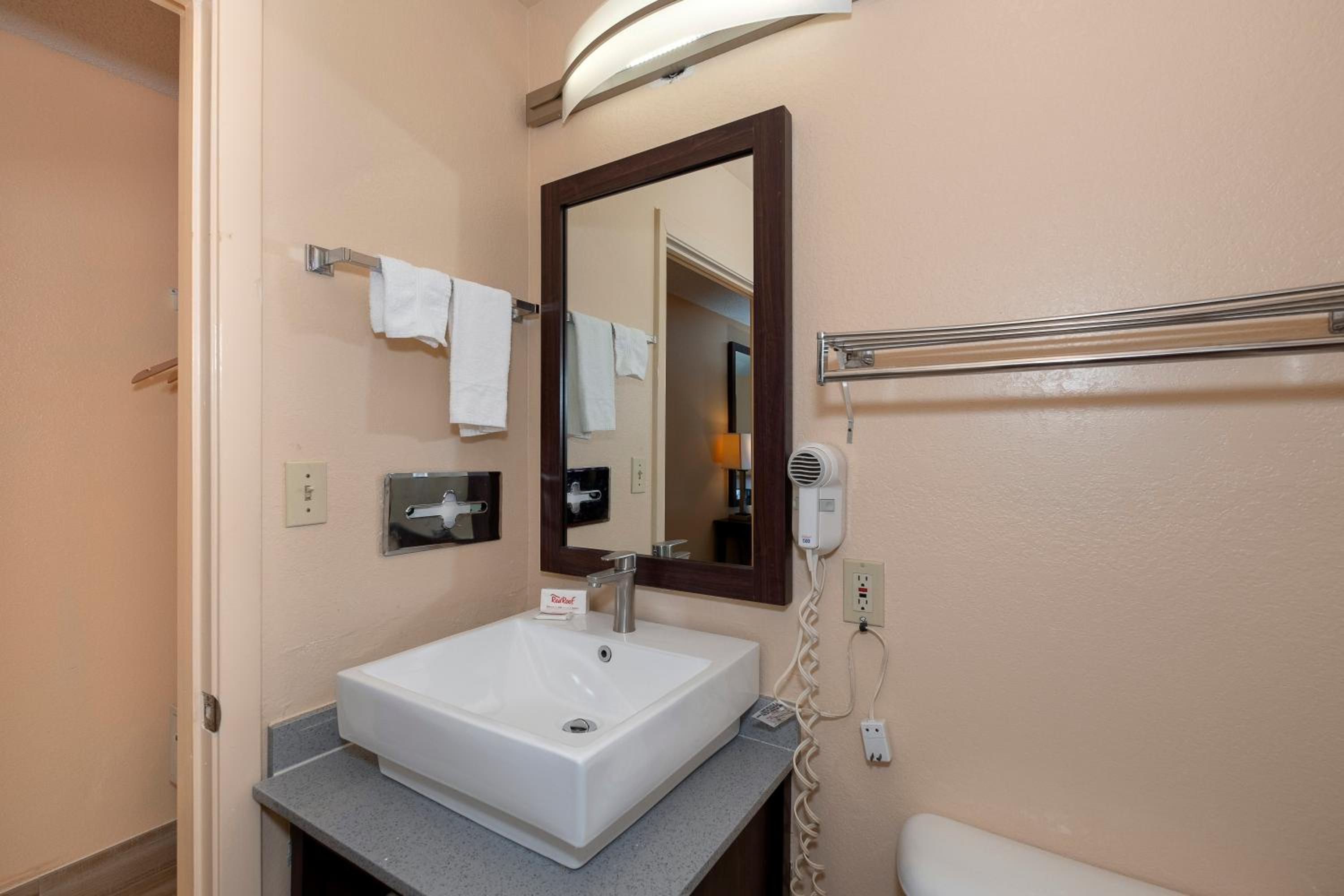 Deluxe Double Room with Two Double Beds Non-Smoking - Photo 4