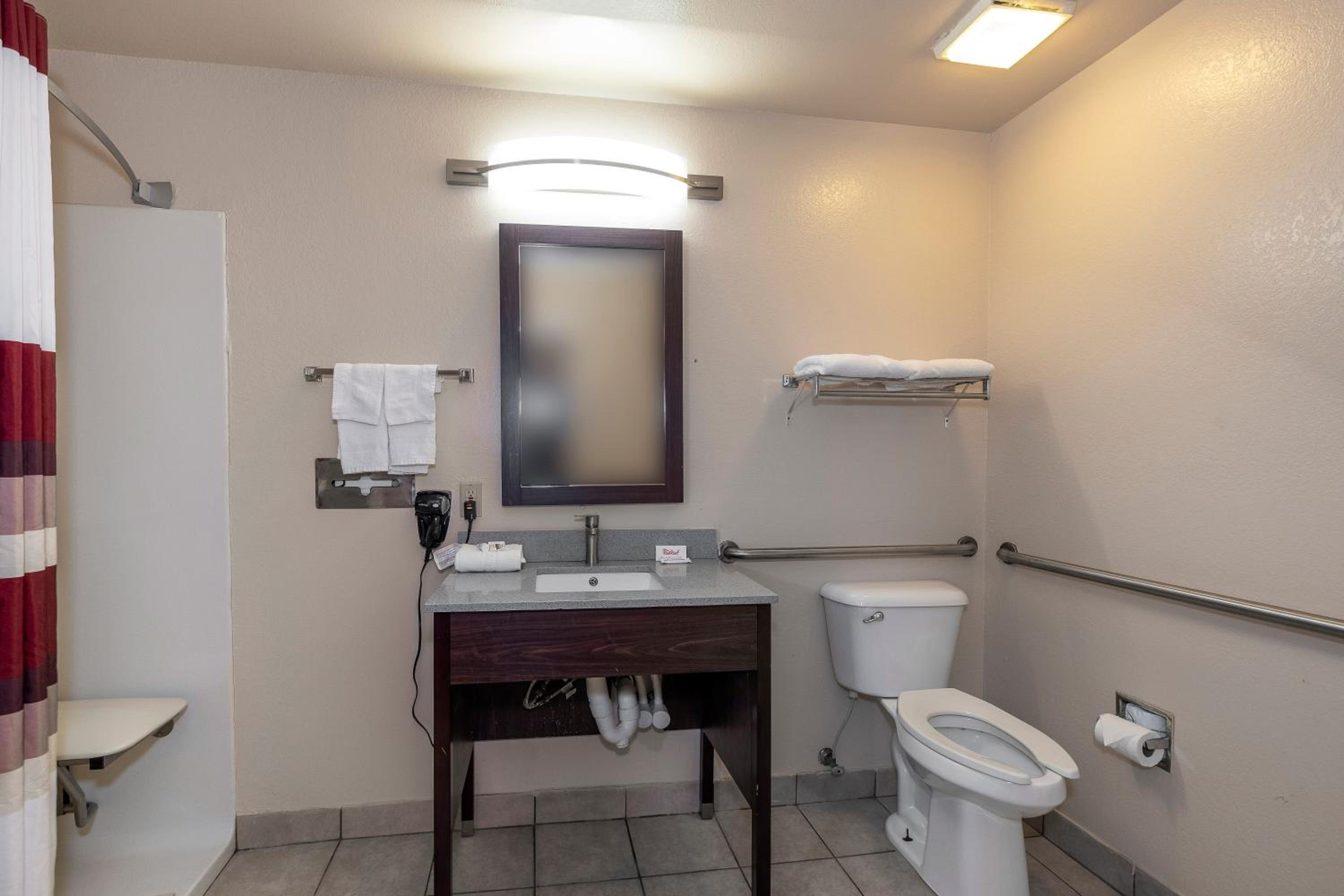 Deluxe King Room Disability Access Non-Smoking - Photo 2