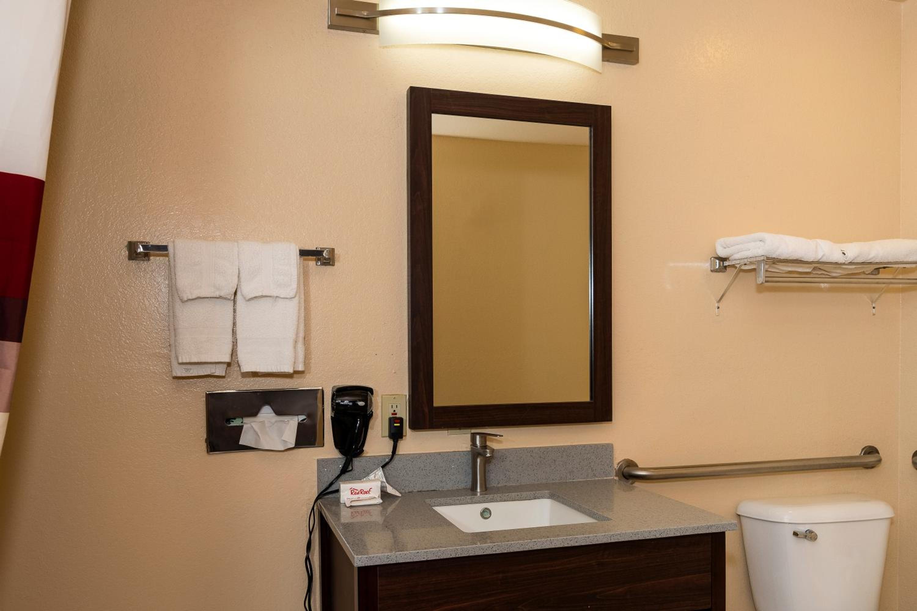 Deluxe King Room Disability Access Non-Smoking - Photo 4