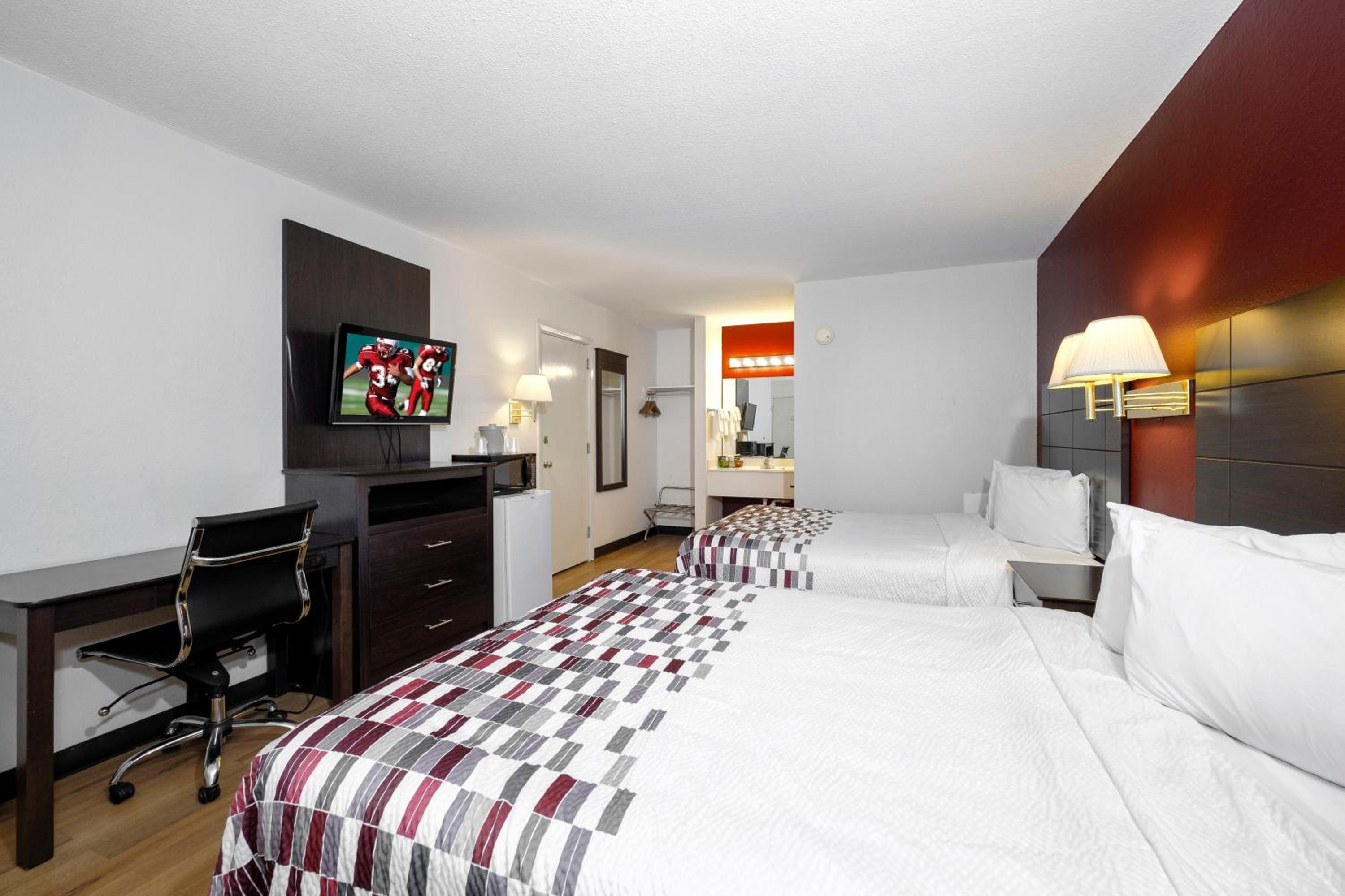  Deluxe Room with Two Queen Beds Smoking - Photo 5