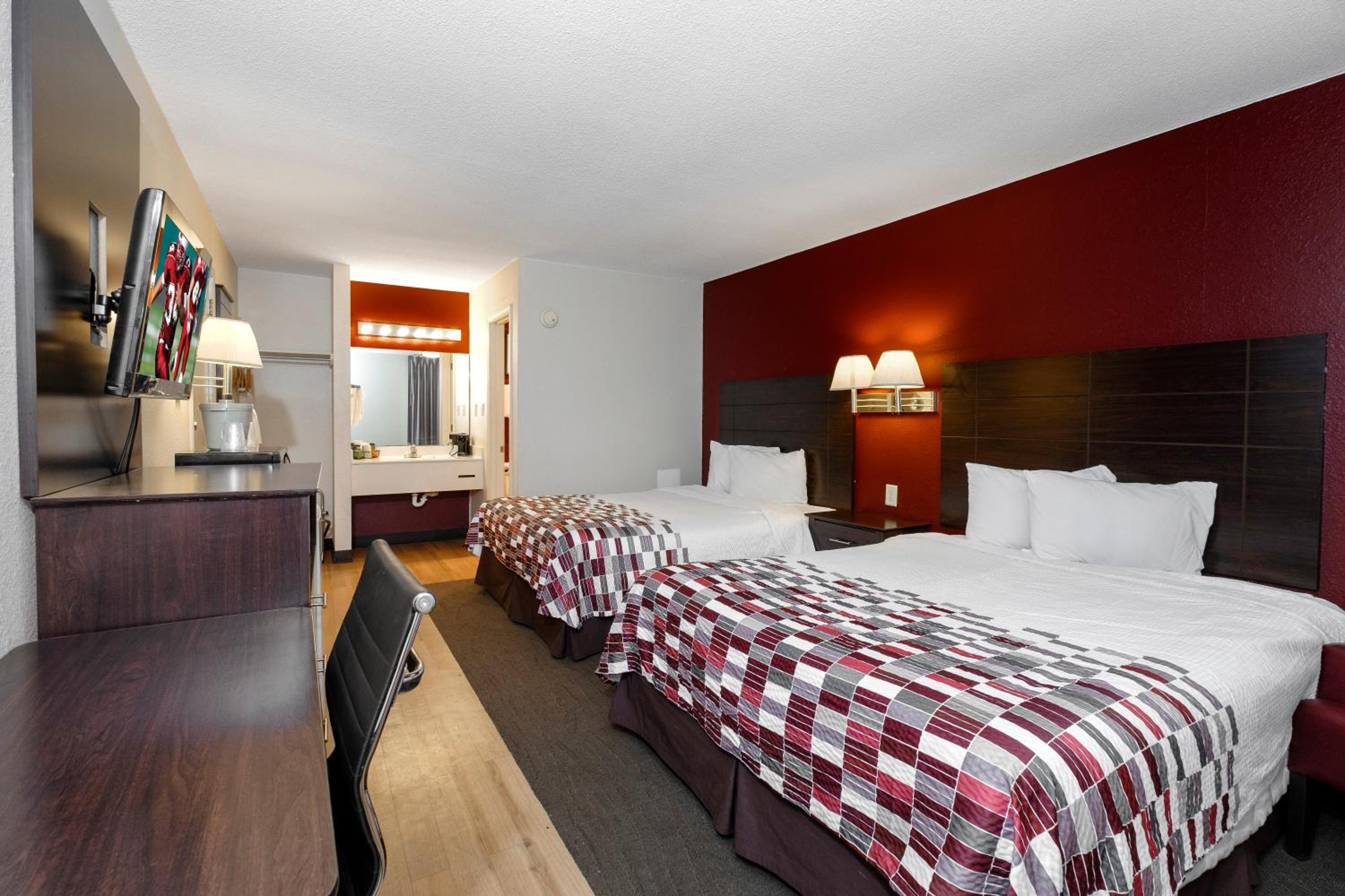  Deluxe Room with Two Queen Beds Smoking - Photo 9