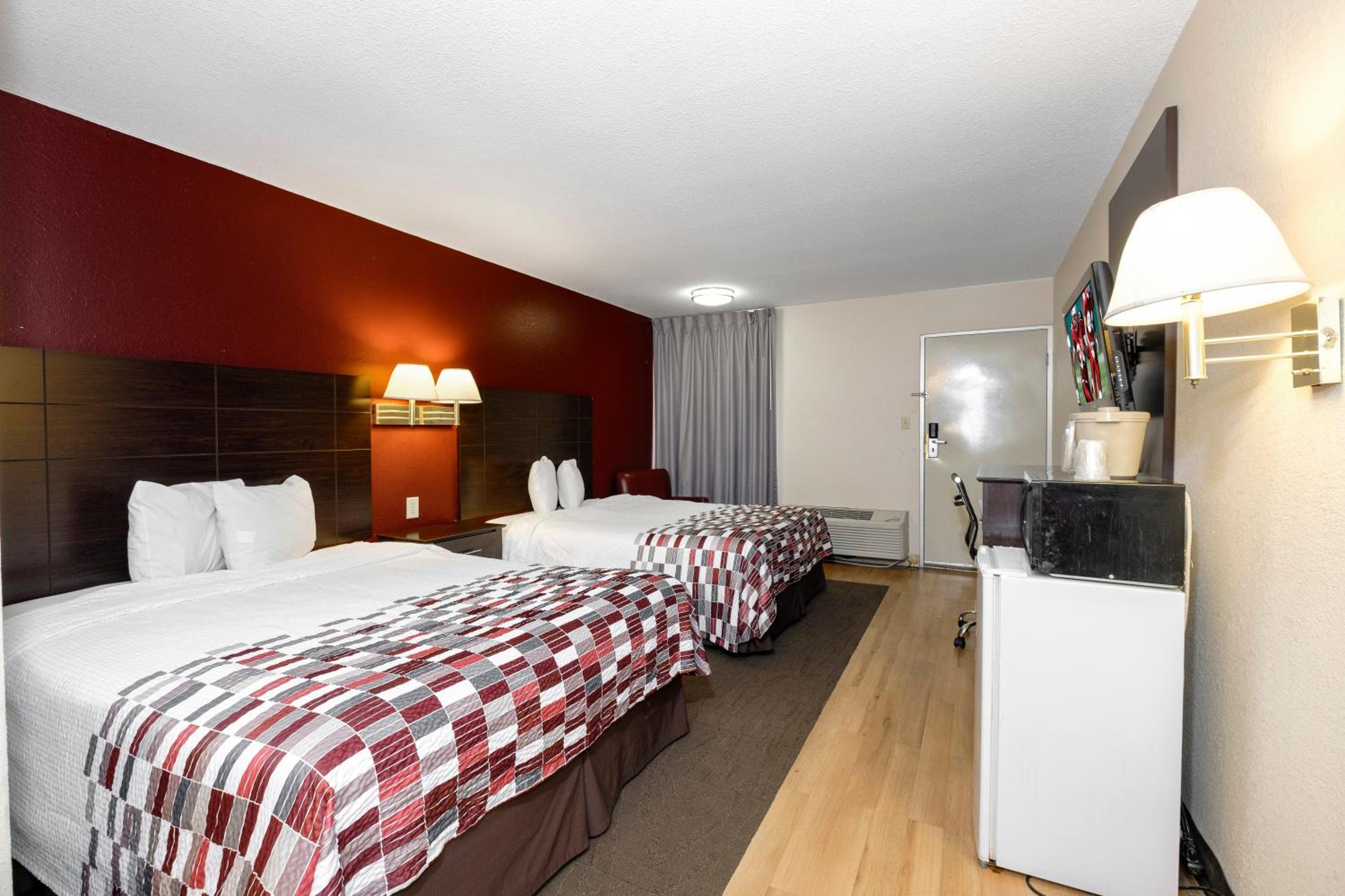  Deluxe Room with Two Queen Beds Smoking - Photo 6