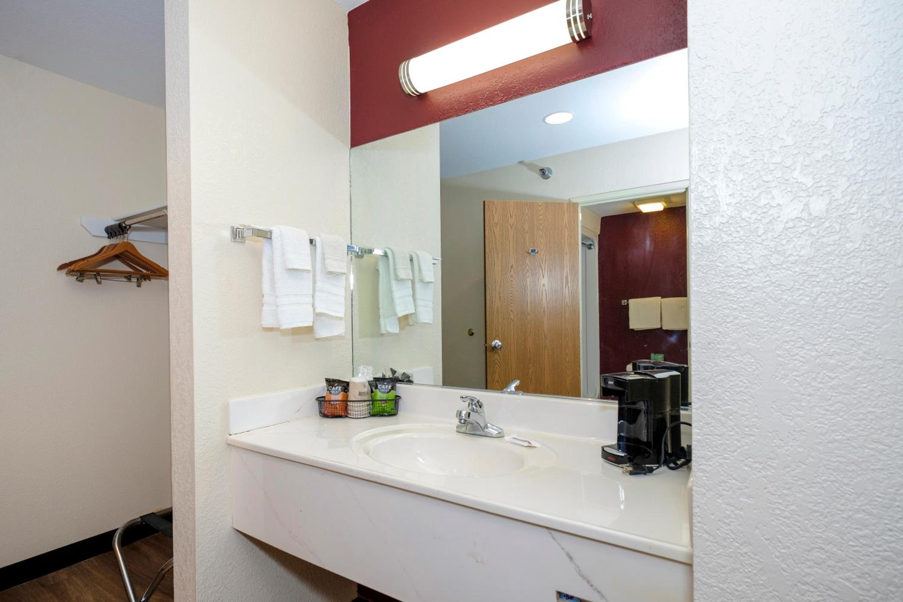  Suite King Room Non-Smoking - Photo 7