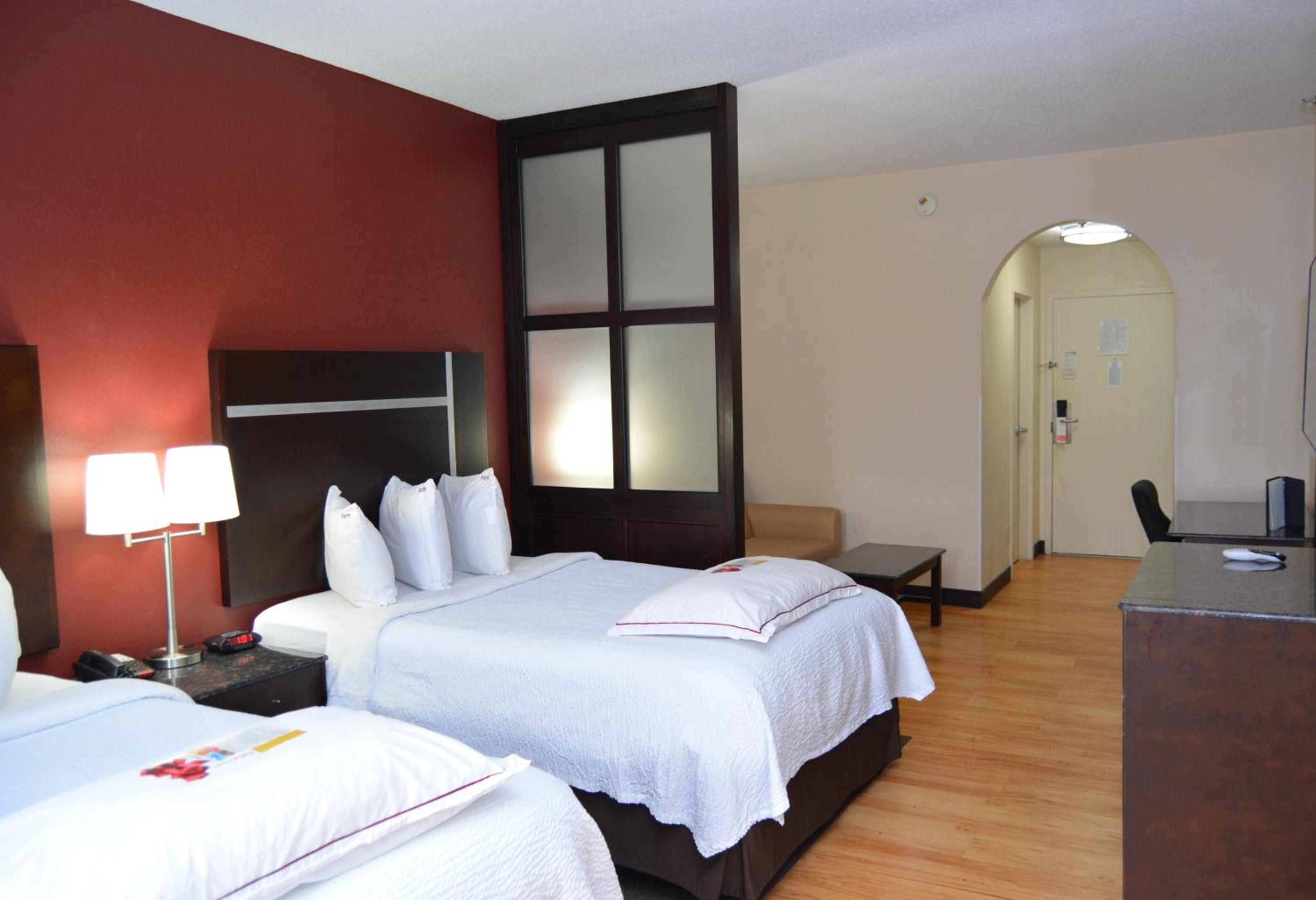 Premium Room with Two Double Beds Smoke Free (Upgraded Bedding and Snack Box) - Photo 4