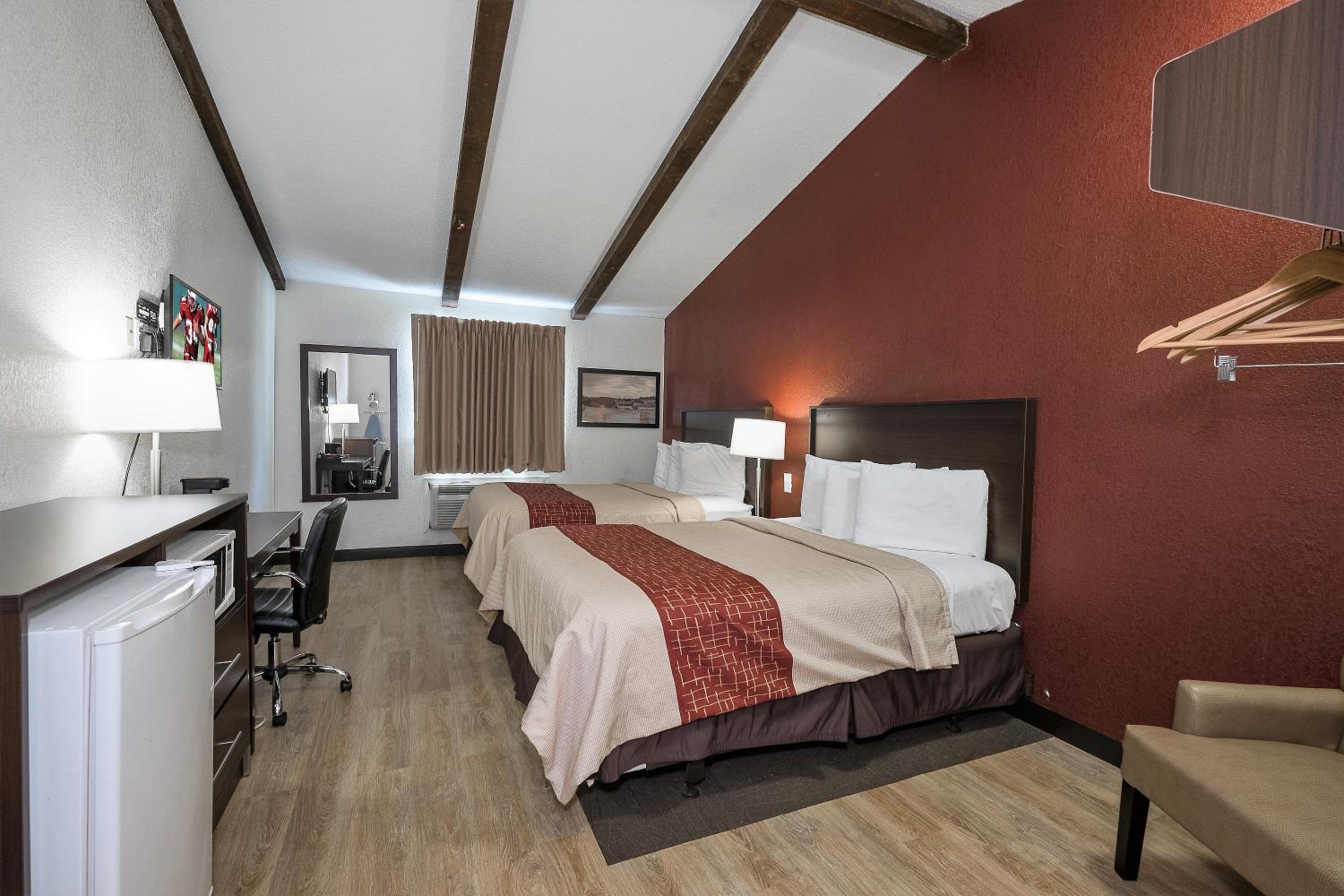 Deluxe Room with Two Queen Beds Non-Smoking (Sofa) photo 3