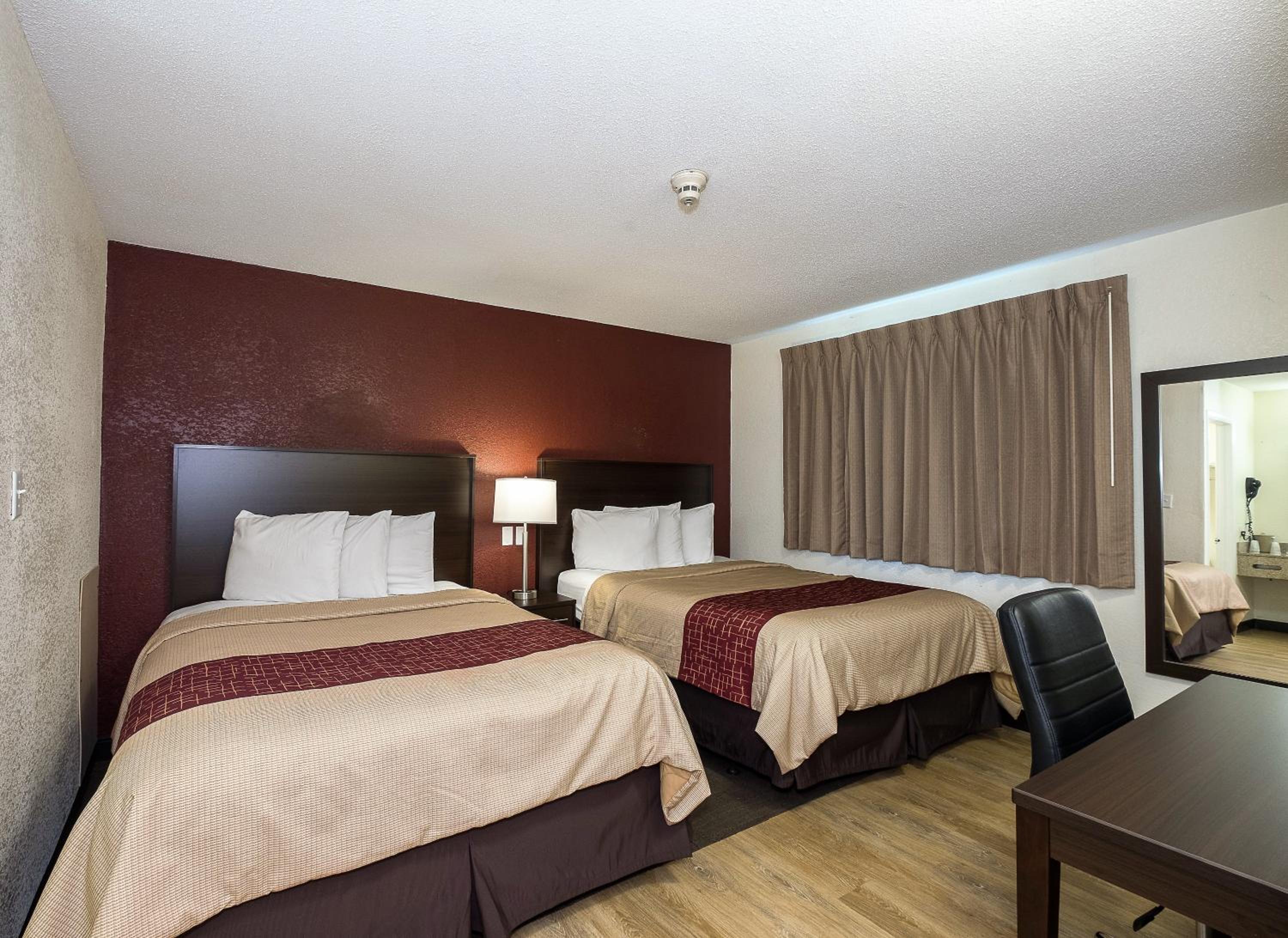 Deluxe Room with Two Queen Beds Non-Smoking photo 2