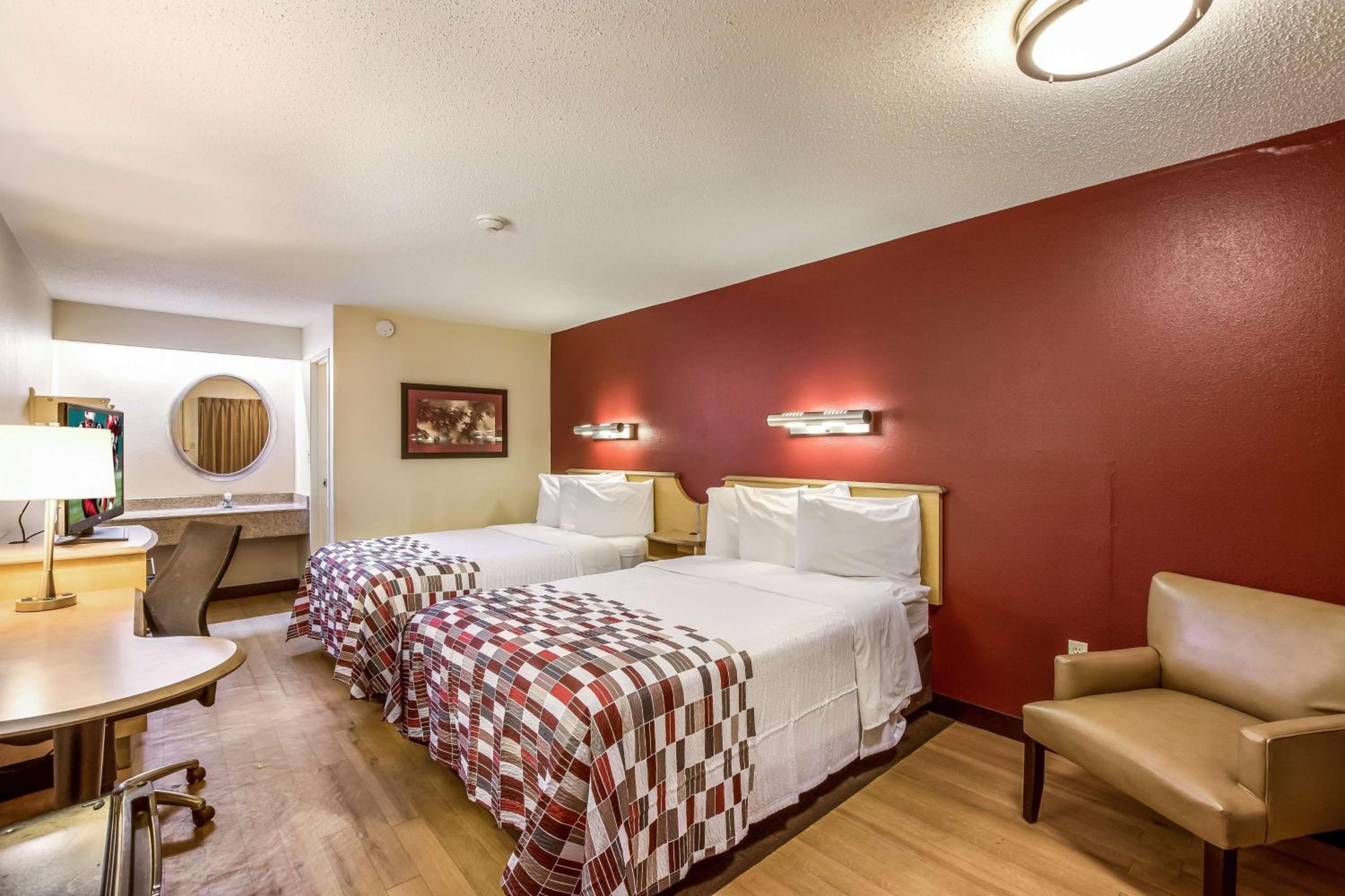 Standard Room with Two Double Beds Non-Smoking - Photo 2