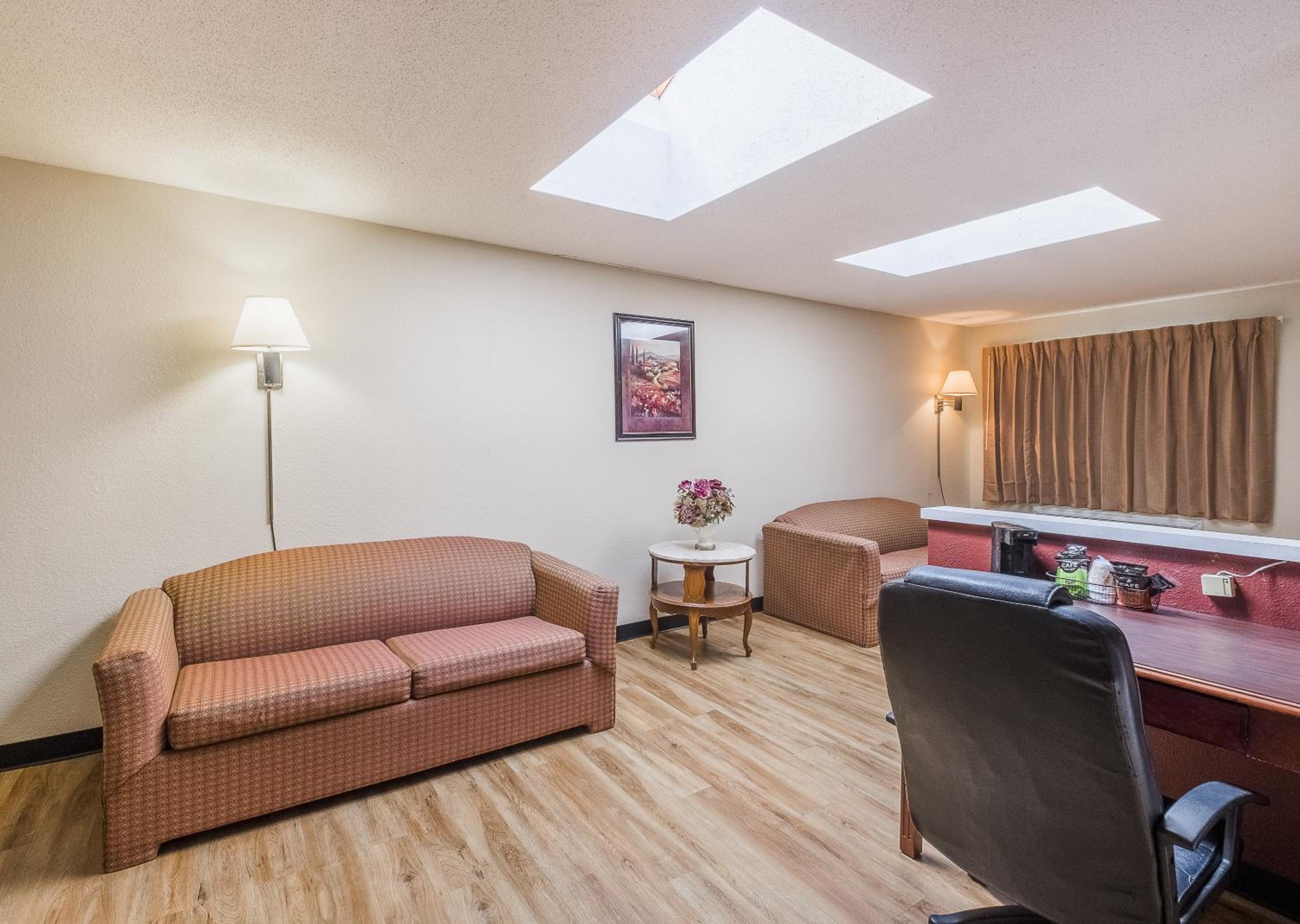 Suite King Room Non-Smoking - Photo 6