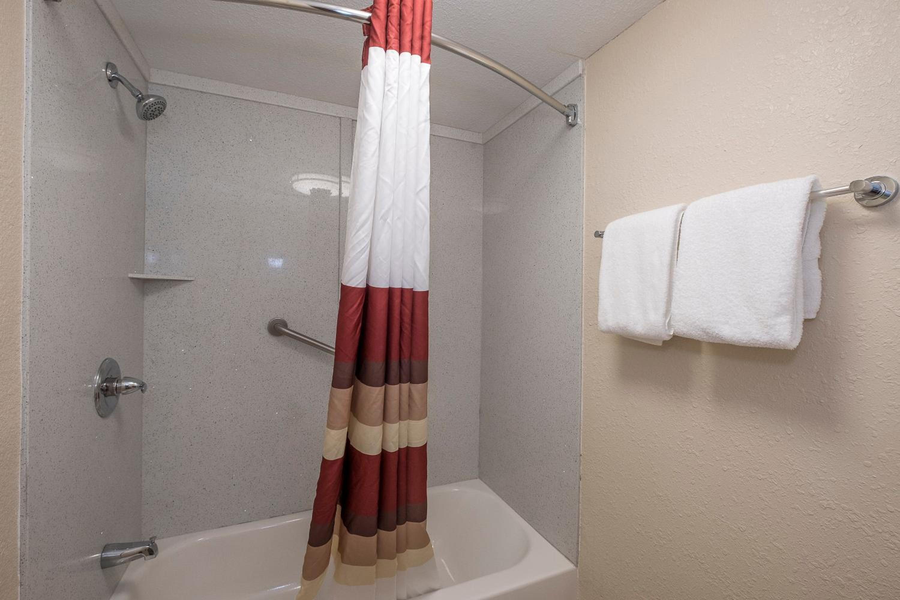  Premium Room with Two Queen Beds Poolside Smoke Free (Upgraded Bedding & Snack) photo 3