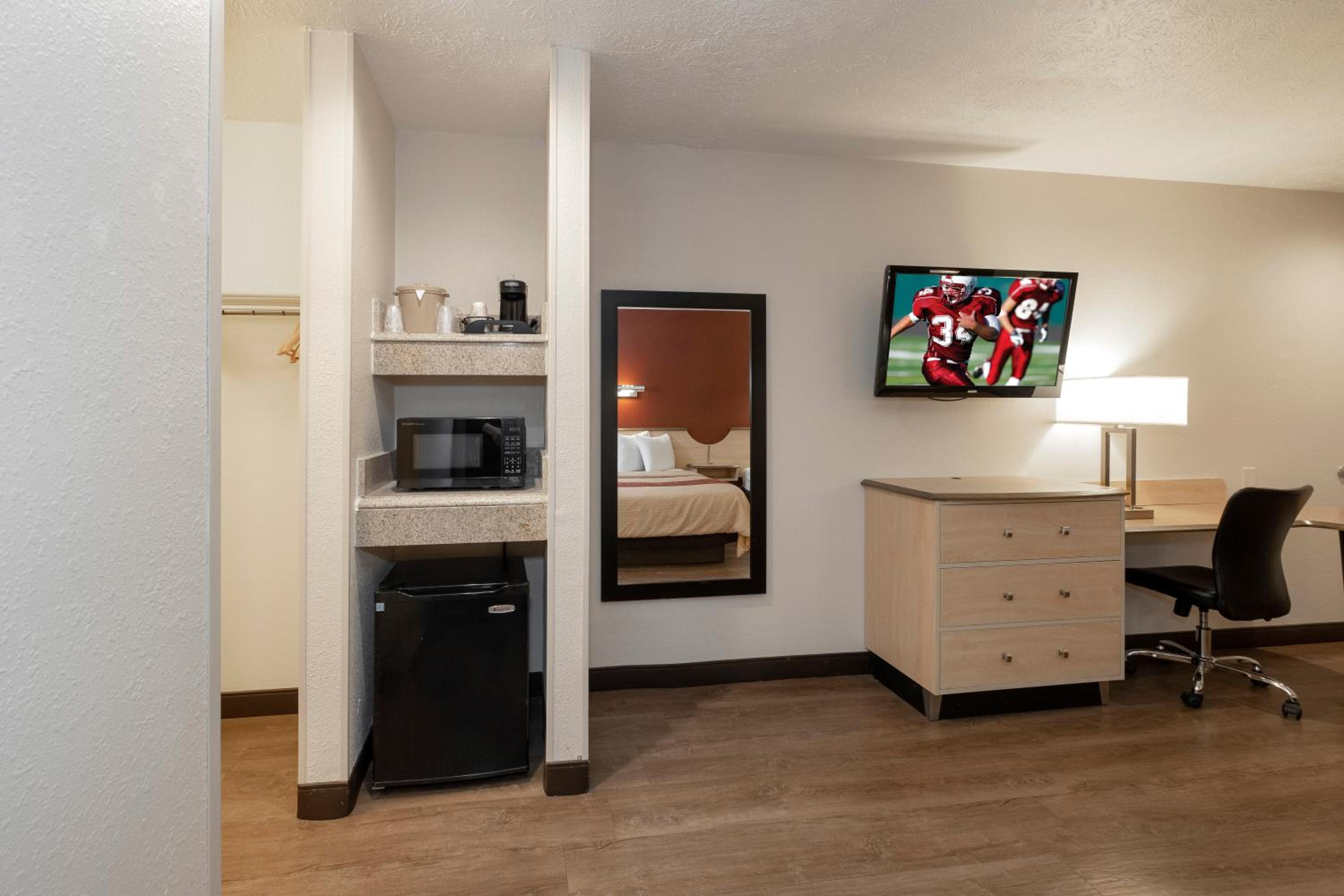 Suite with Two Queen Beds with Spa Bath Non-Smoking