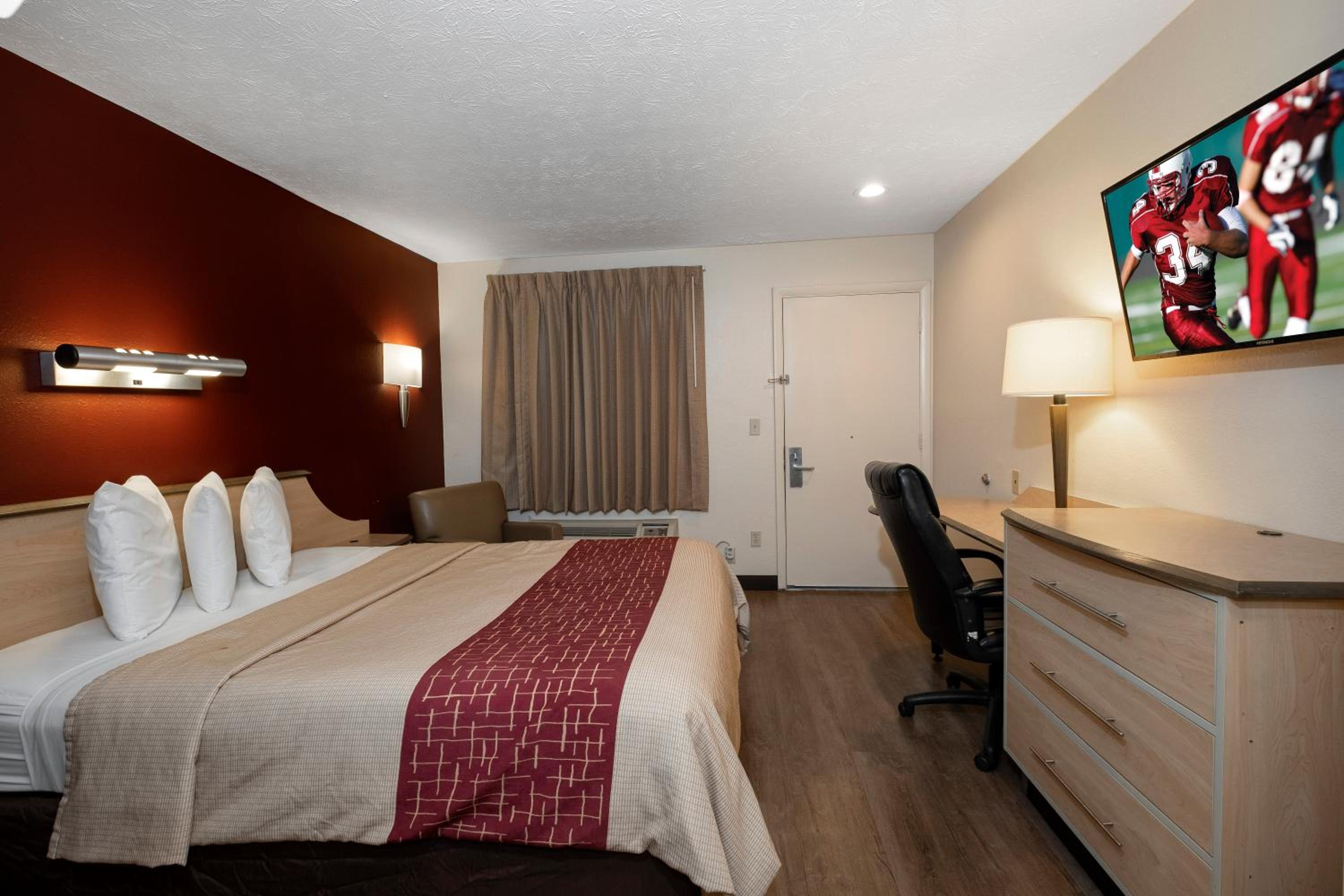 Deluxe Room with One Queen Bed Non-Smoking