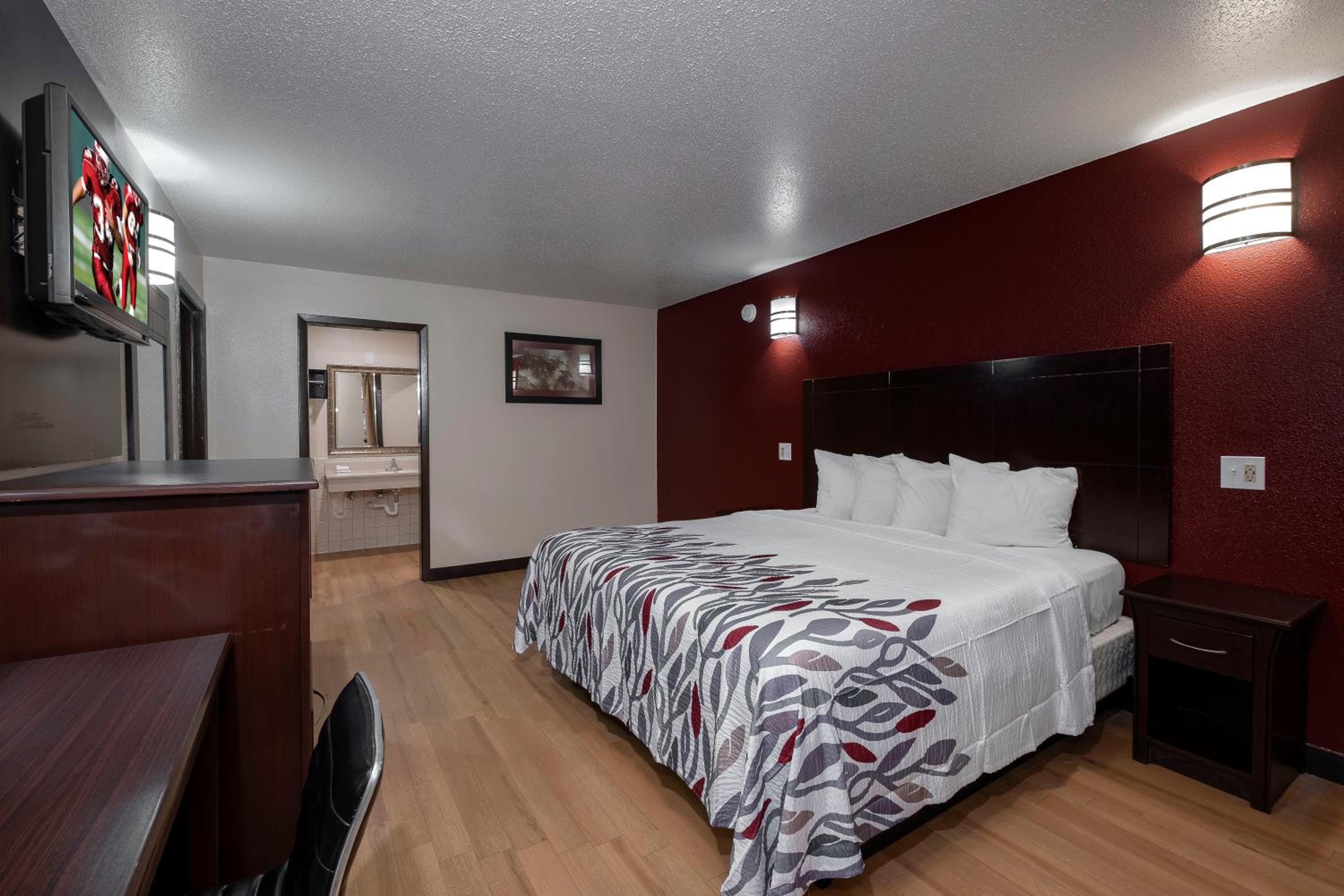 Deluxe King Room with Kitchen Non-Smoking - Photo 1