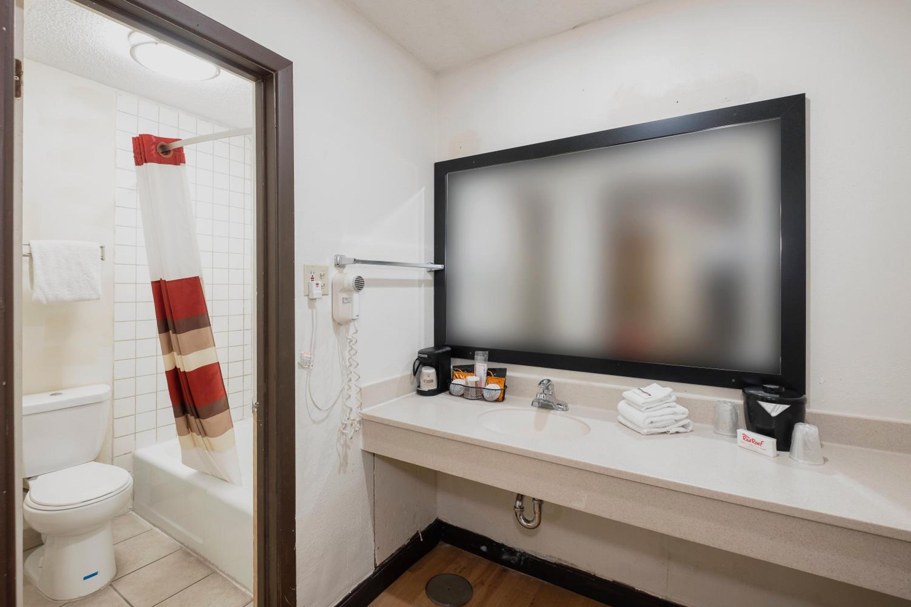 Deluxe Room with Two Double Beds Smoking - Photo 5