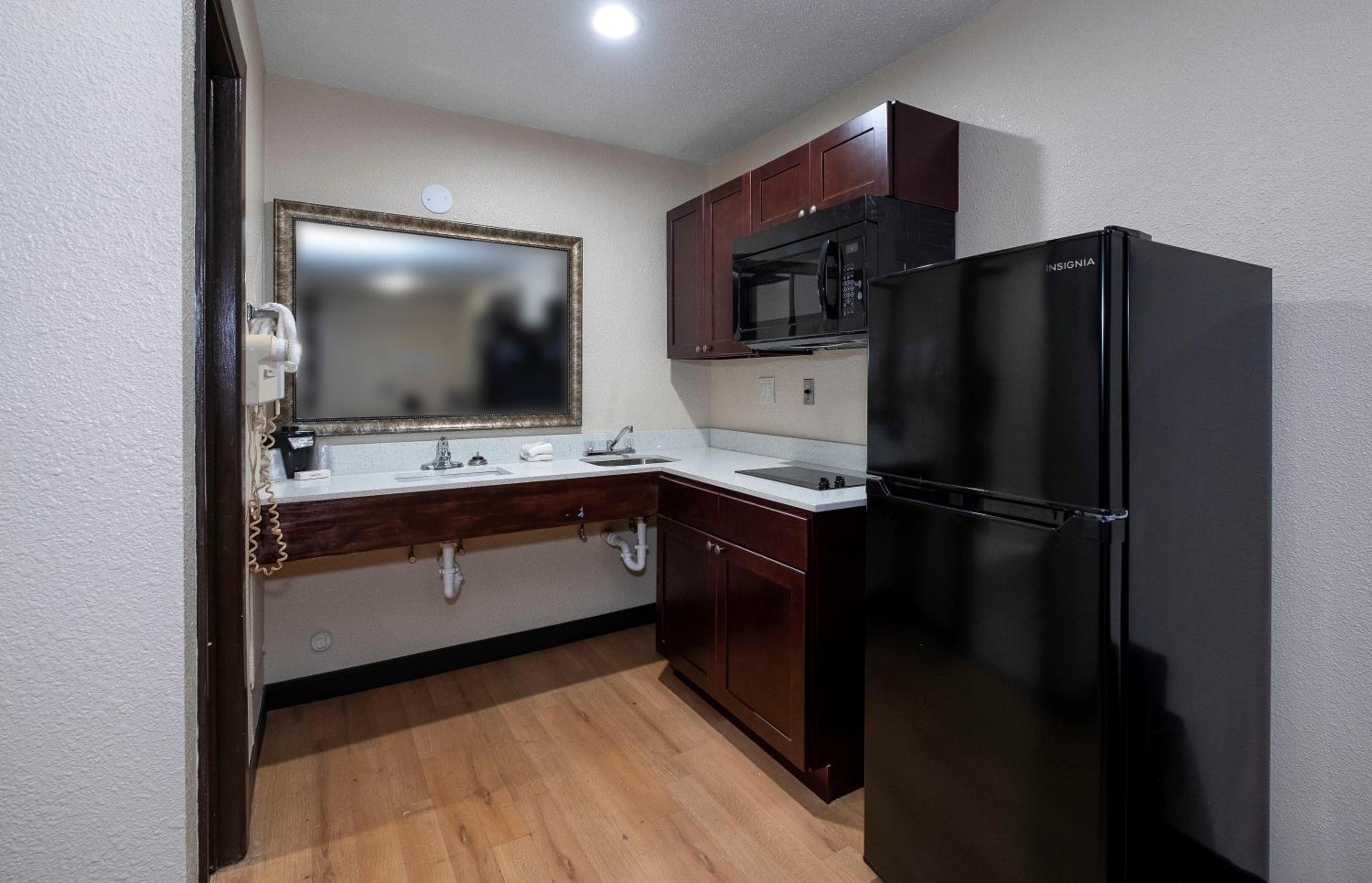Suite King with Kitchen Non-Smoking - Photo 9