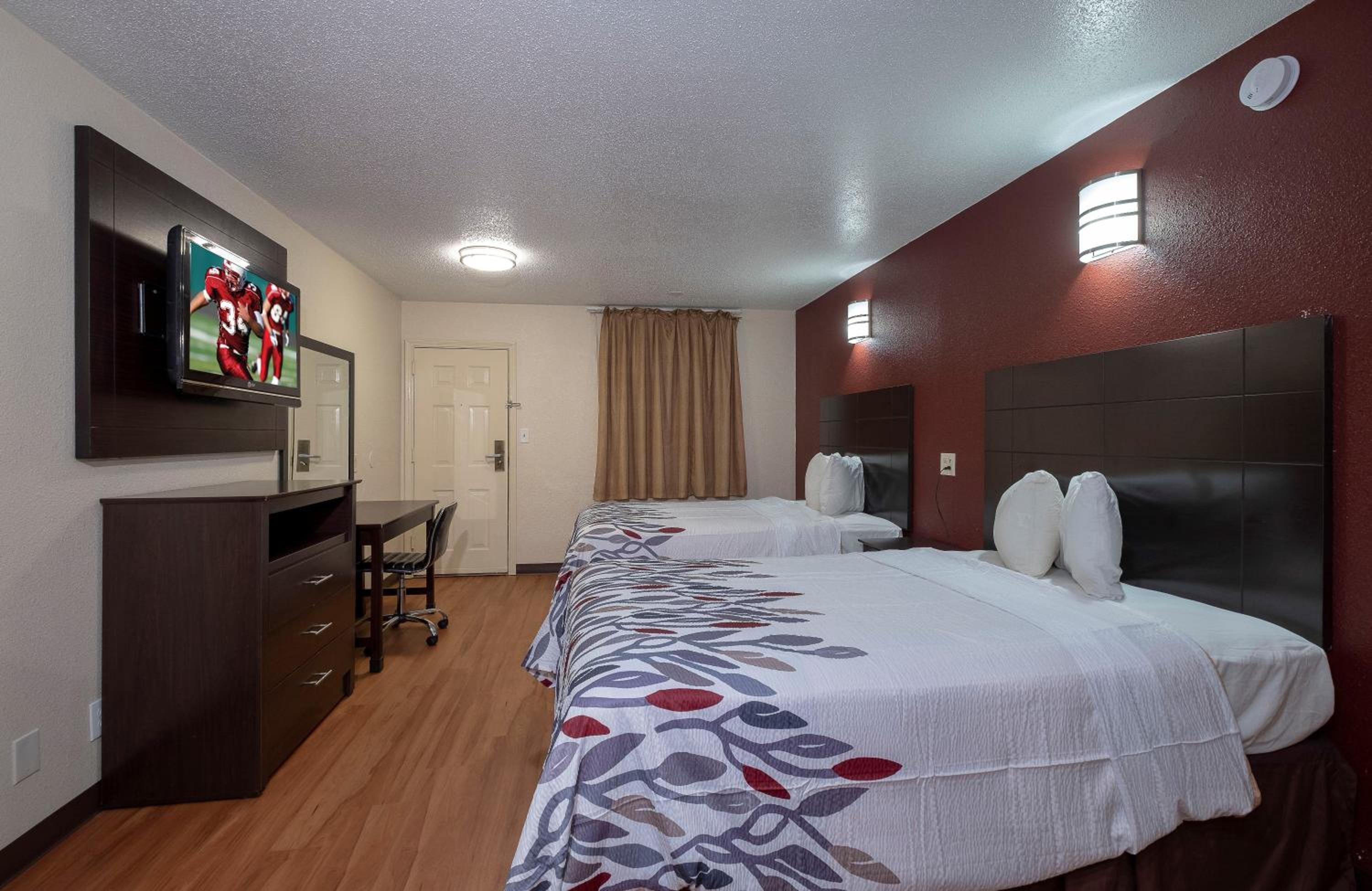 Deluxe Room with Two Double Beds Non-Smoking - Photo 2