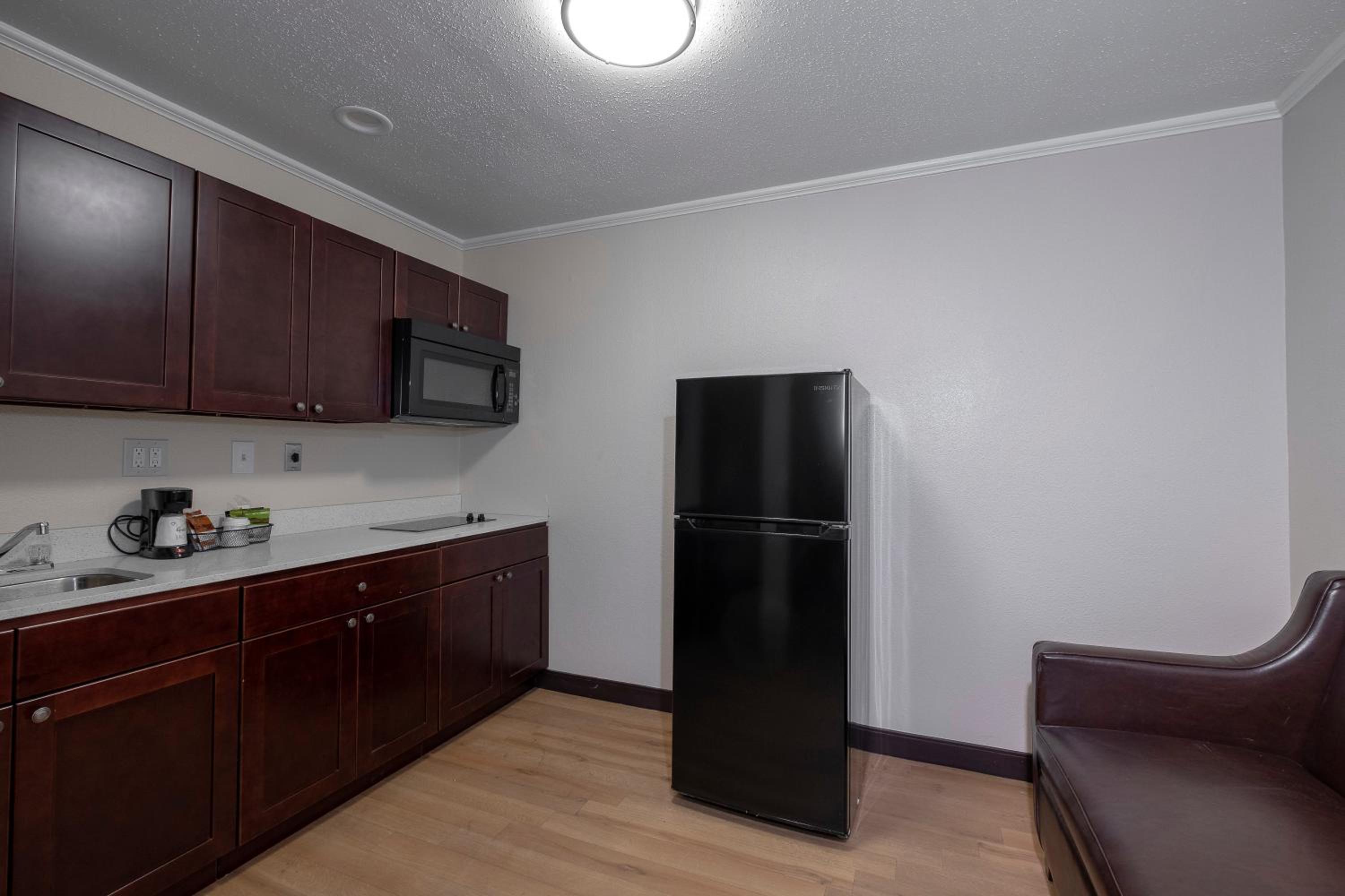 Deluxe King Room with Kitchen Non-Smoking - Photo 3
