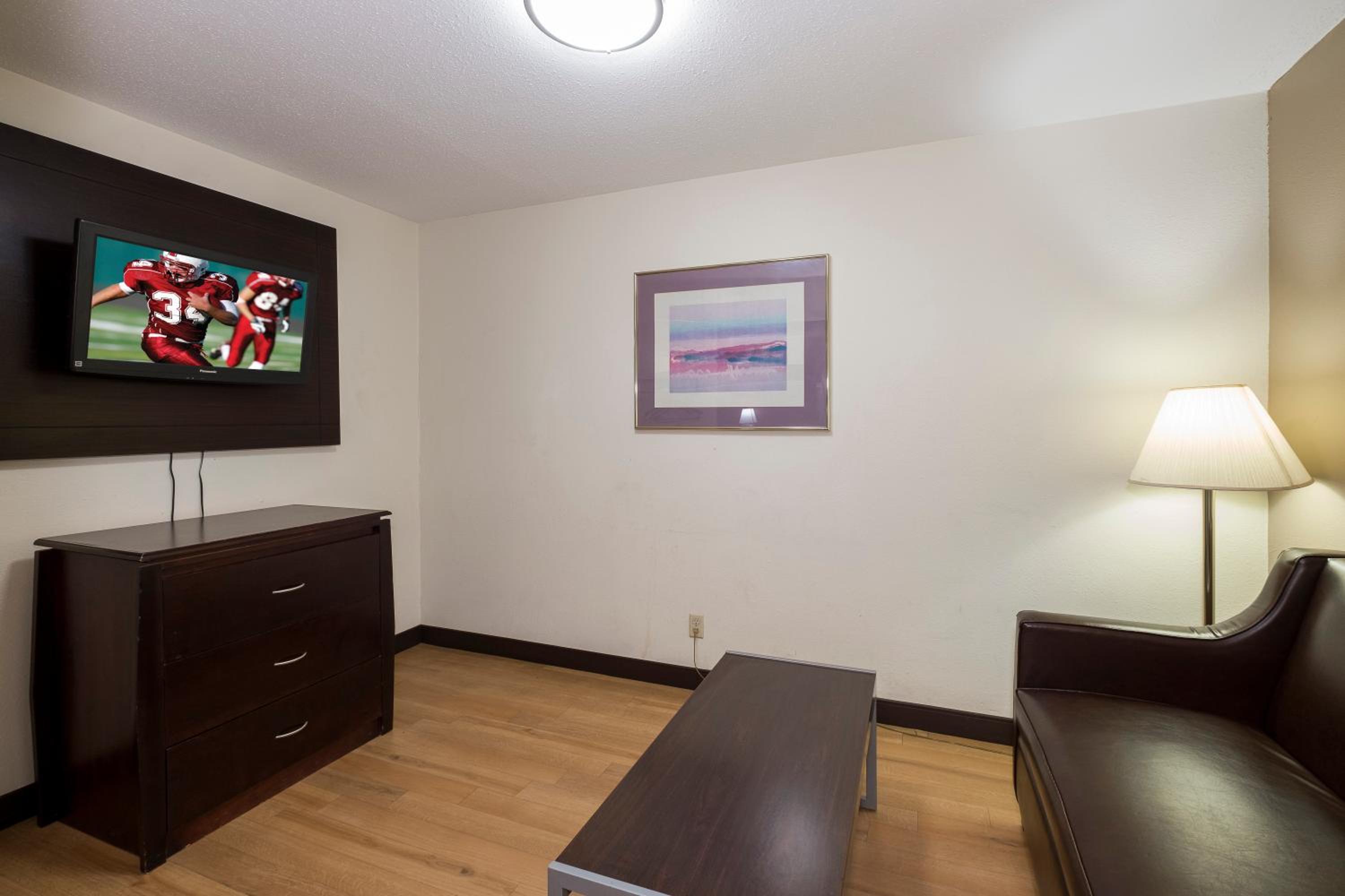 Suite King with Kitchen Non-Smoking - Photo 6