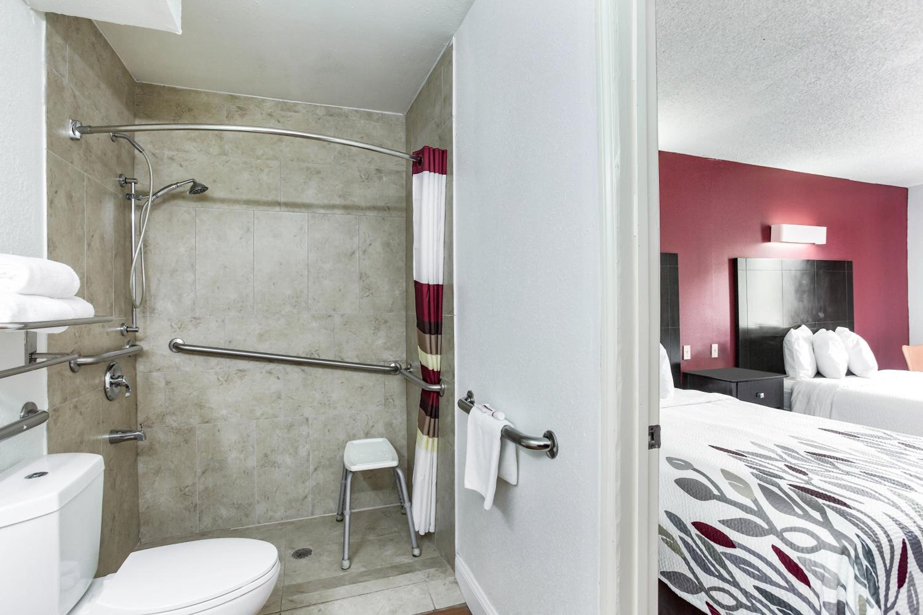Deluxe Double Room with Two Double Beds - Disability Access/Non-Smoking - Photo 6