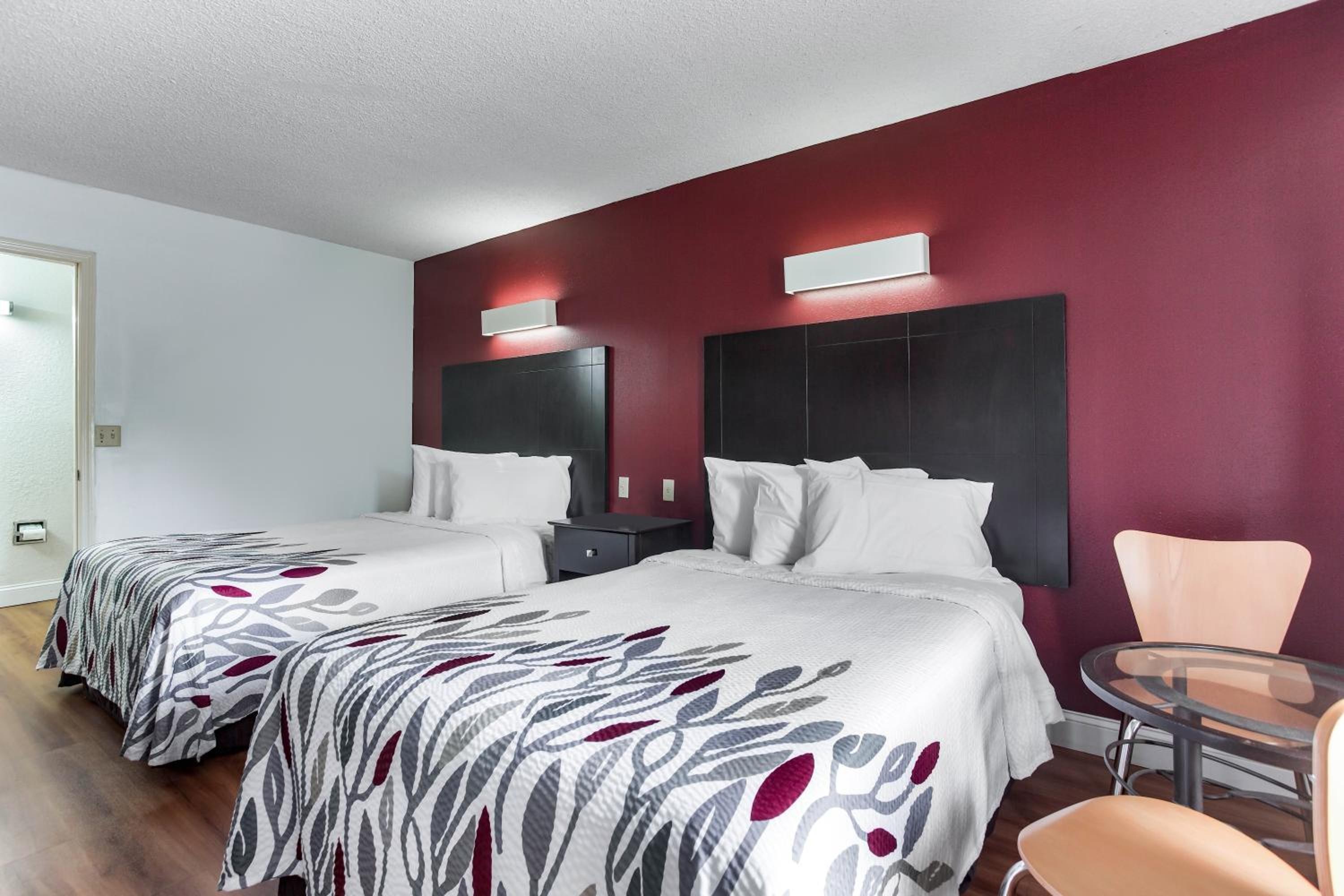 Deluxe Double Room with Two Double Beds - Disability Access/Non-Smoking - Photo 1