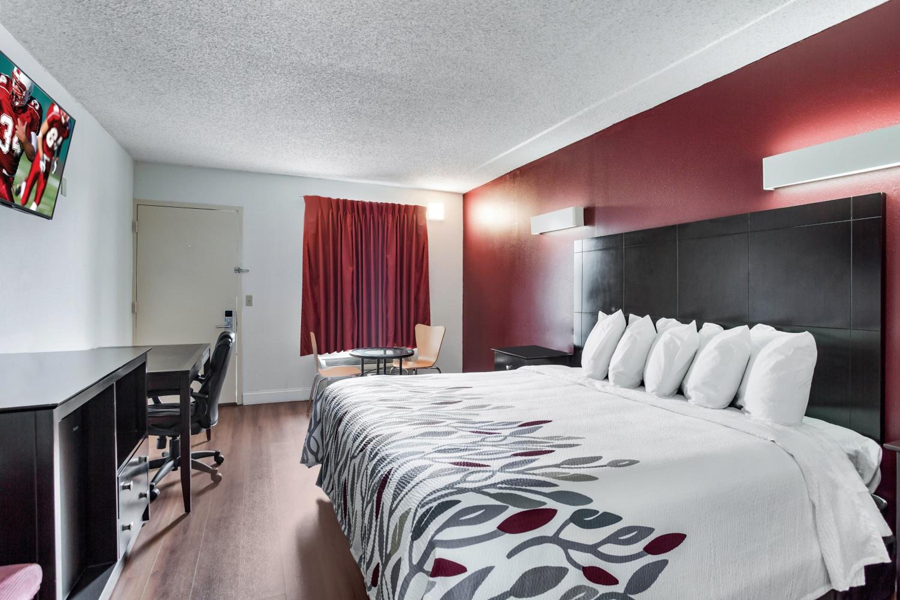 Deluxe King Room - Smoking - Photo 2