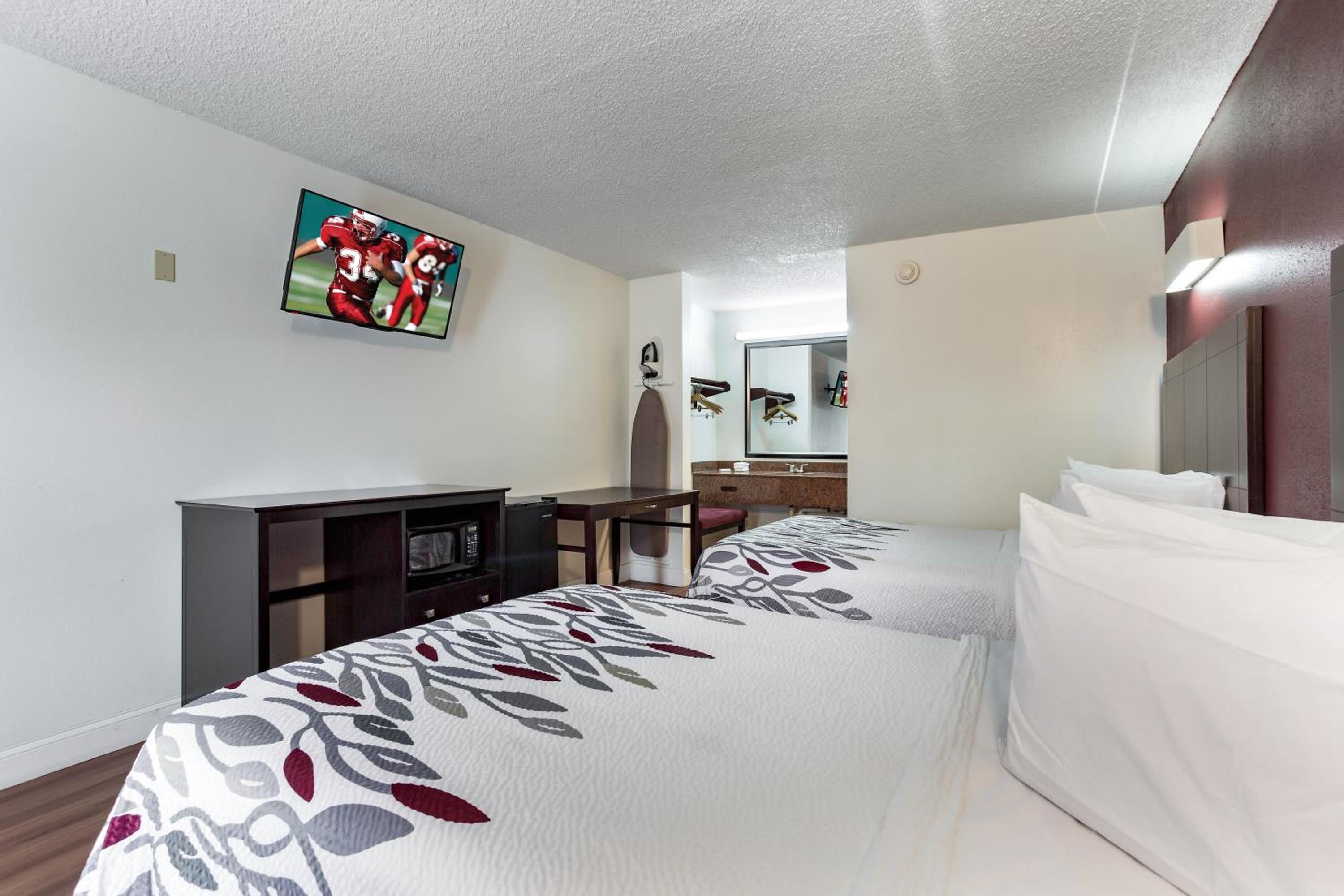 Deluxe Double Room with Two Double Beds - Non-Smoking - Photo 5