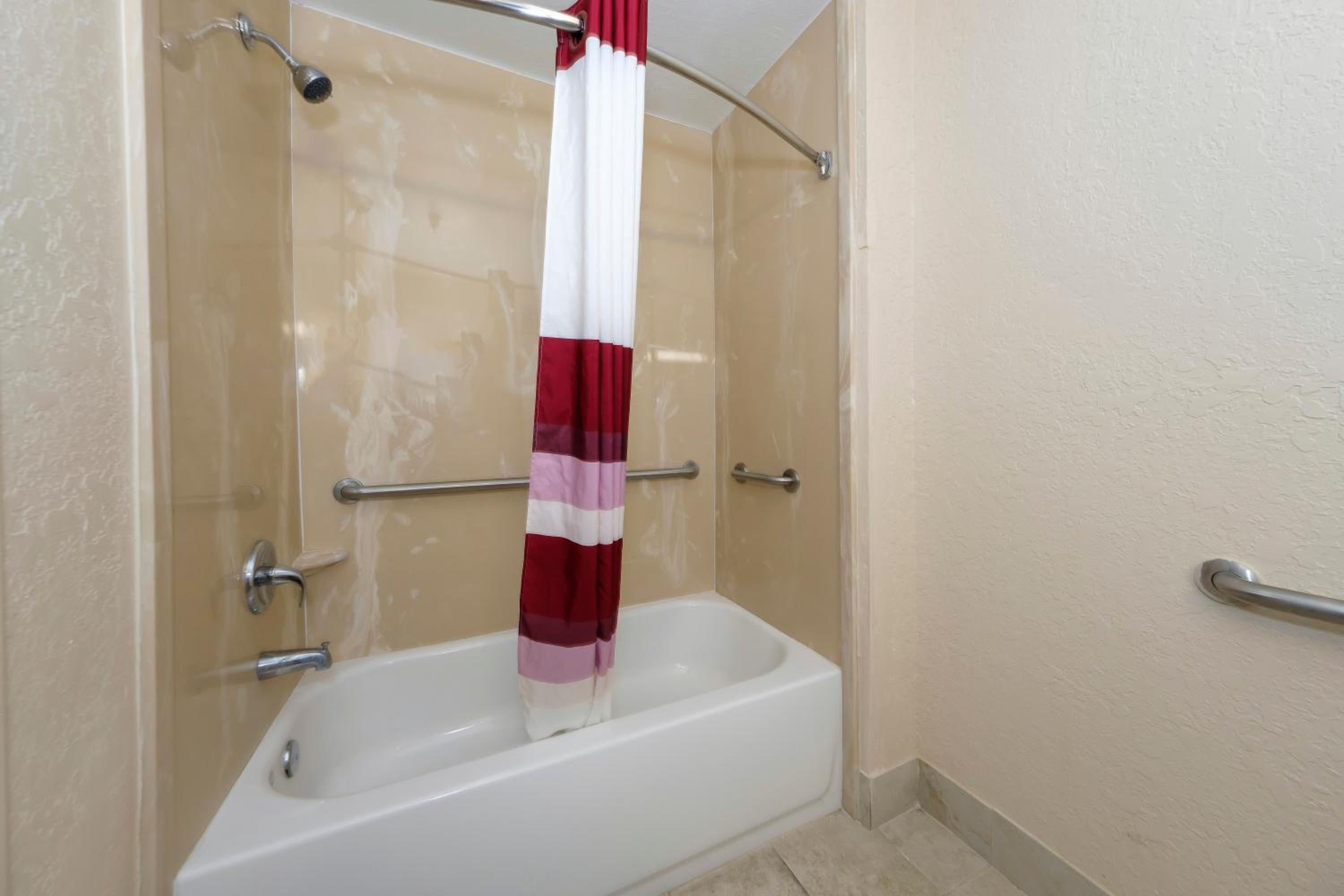 Deluxe Room with Two Double Beds Non-Smoking - Photo 12