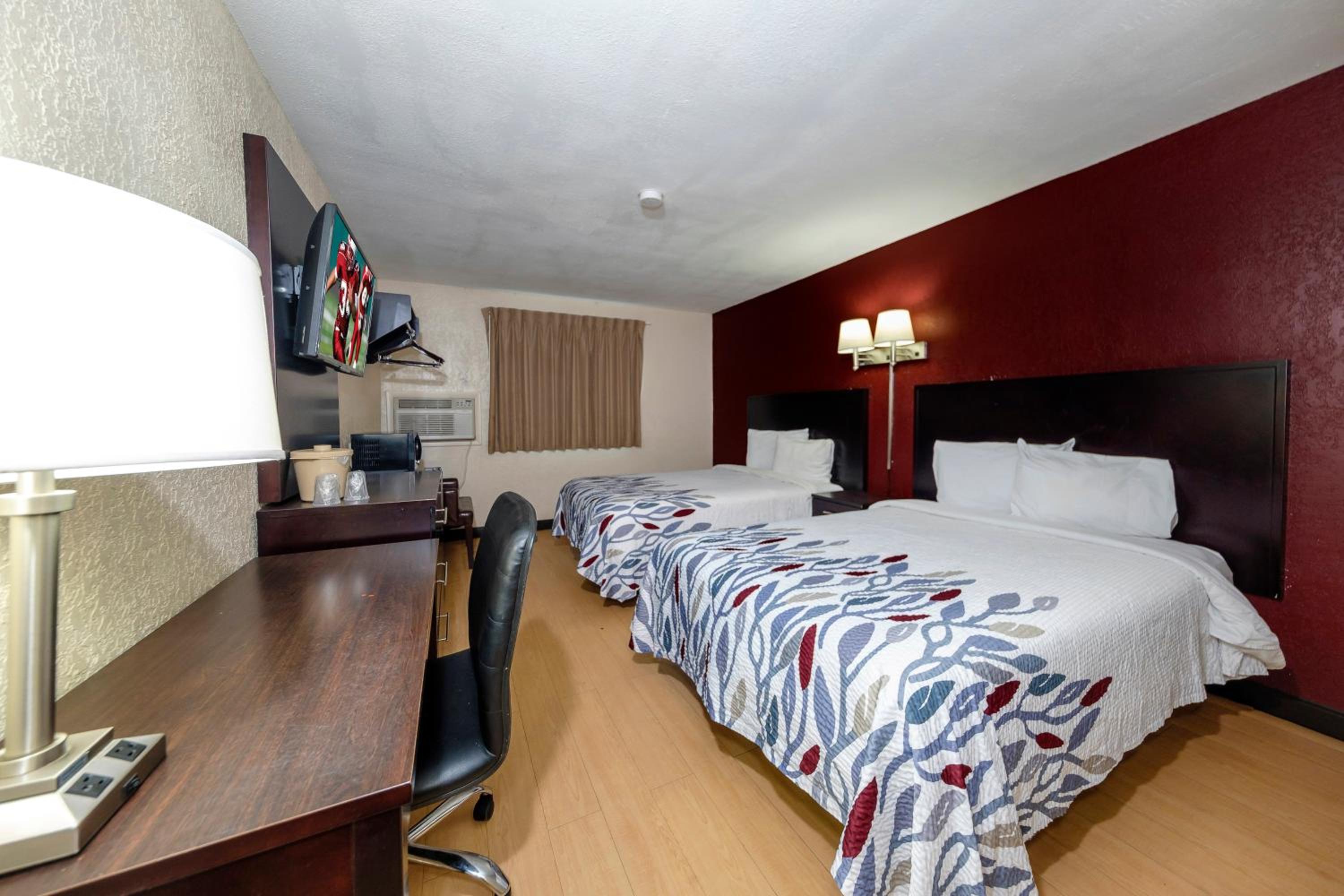 Deluxe Room with Two Double Beds Non-Smoking - Photo 3