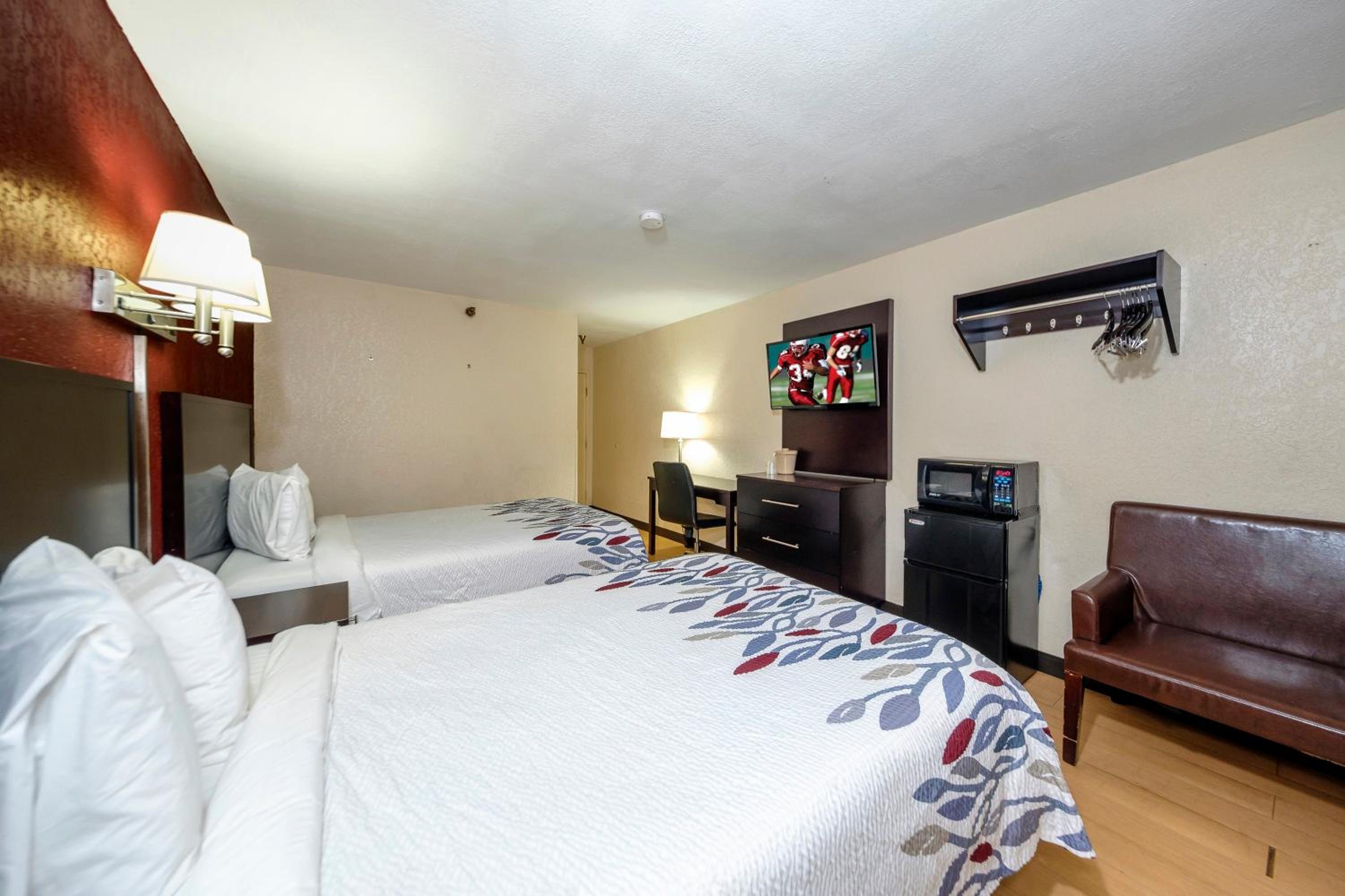 Deluxe Room with Two Double Beds Non-Smoking - Photo 6