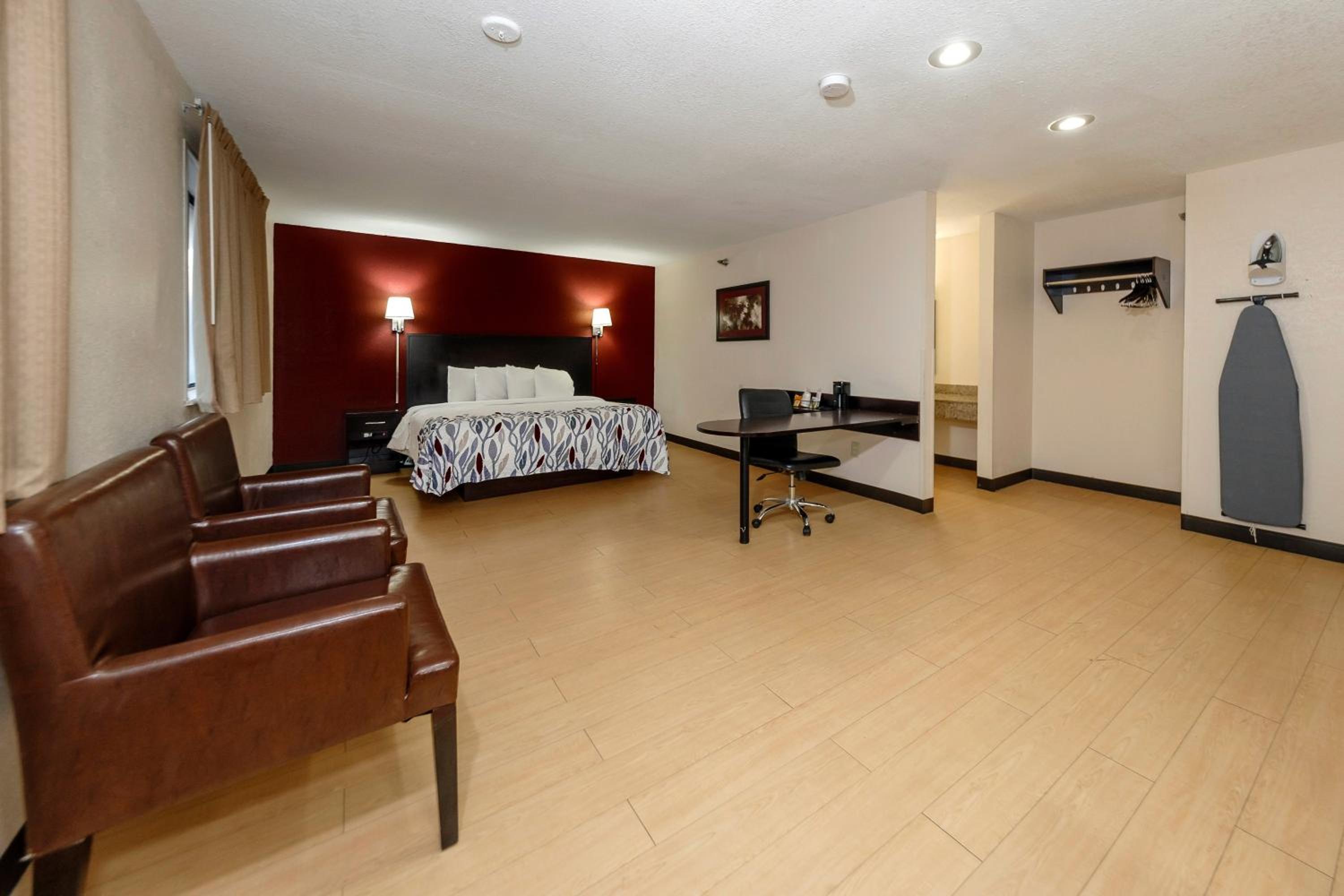 Larger Superior King Room Non-Smoking - Photo 1