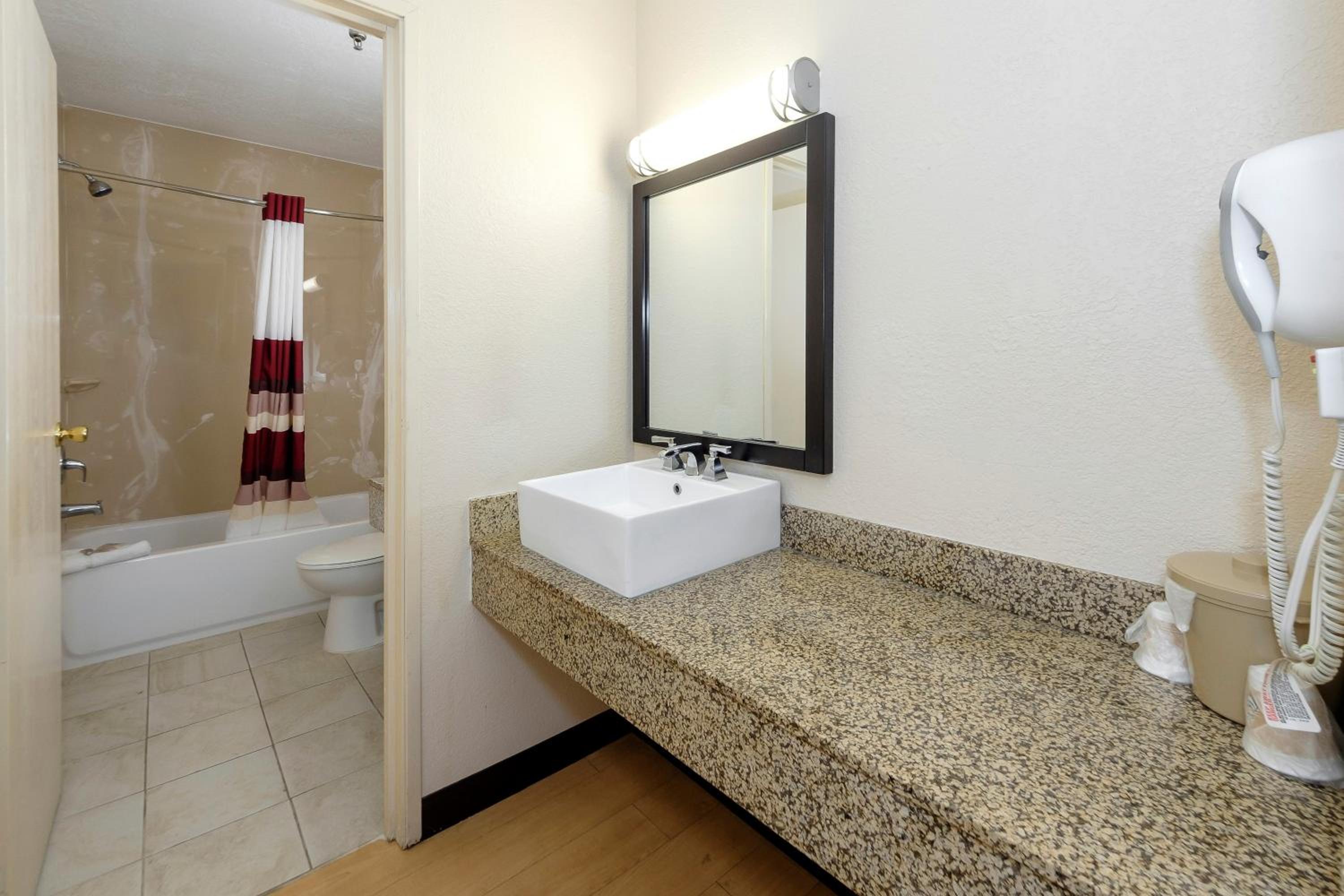 Deluxe Room with Two Double Beds Non-Smoking - Photo 11