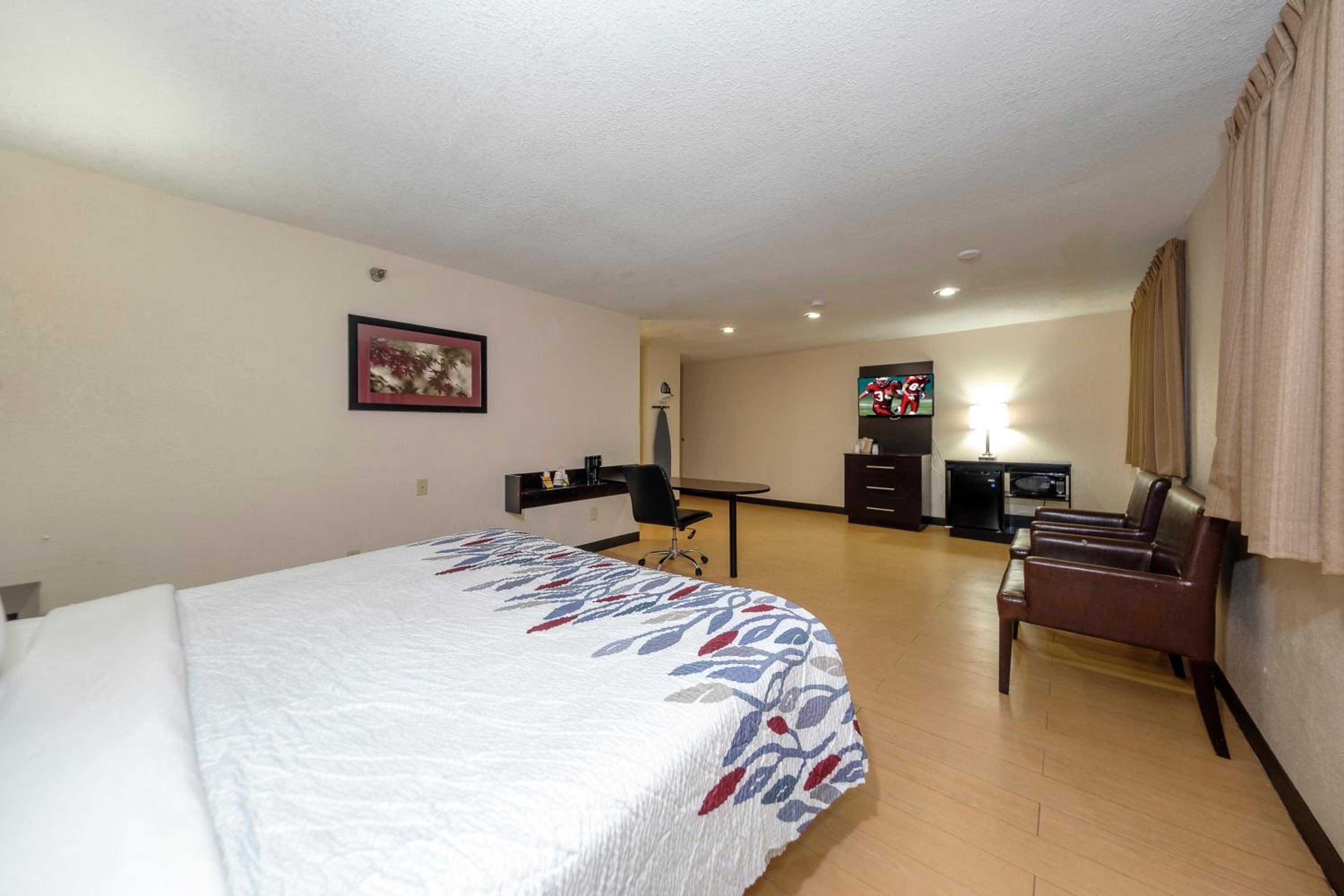 Larger Superior King Room Non-Smoking - Photo 5