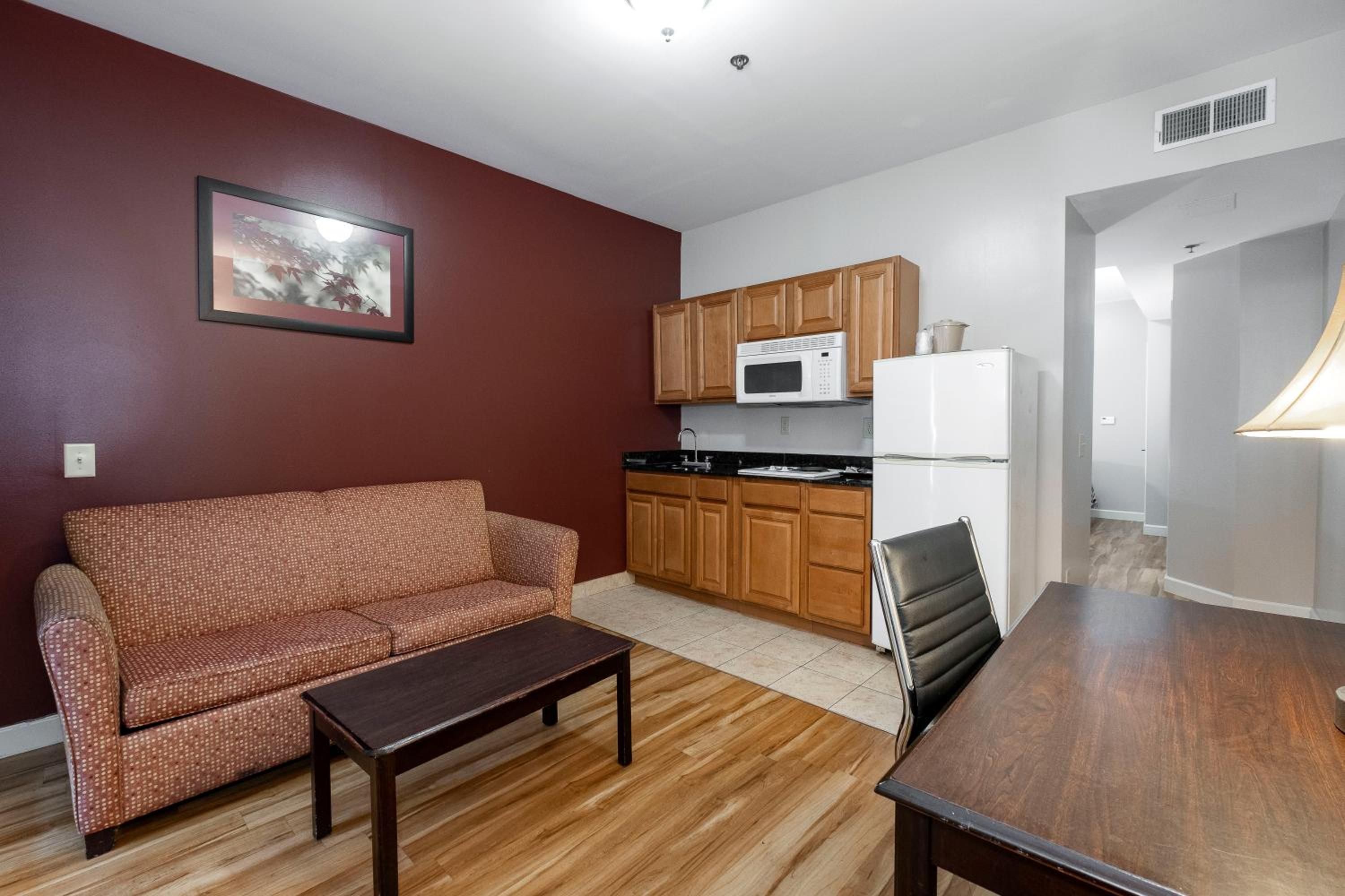 Suite King Room - Kitchenette - Non-Smoking   - Photo 1