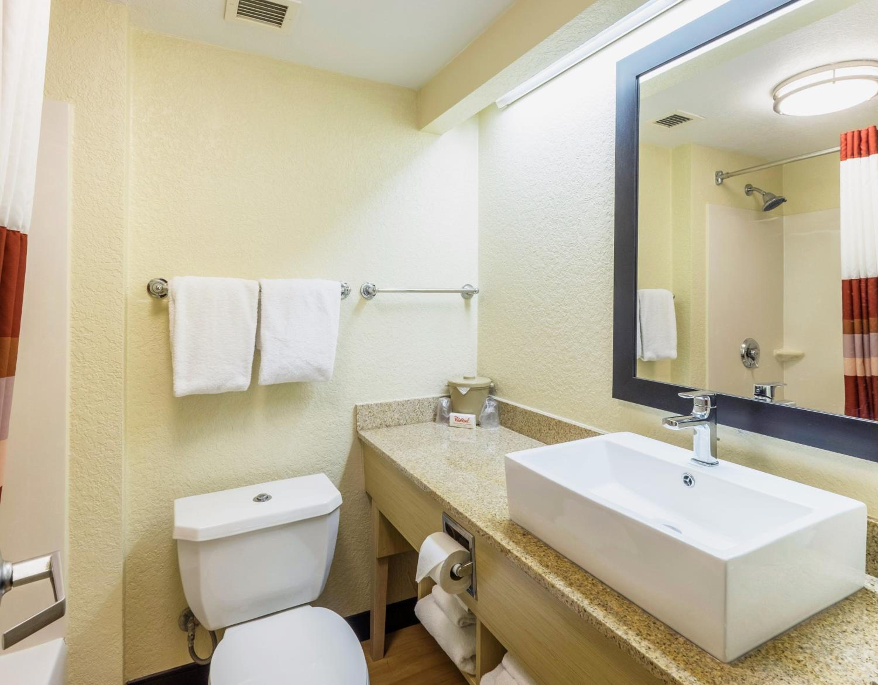 Deluxe Room with Two Double Beds Smoke Free photo 3