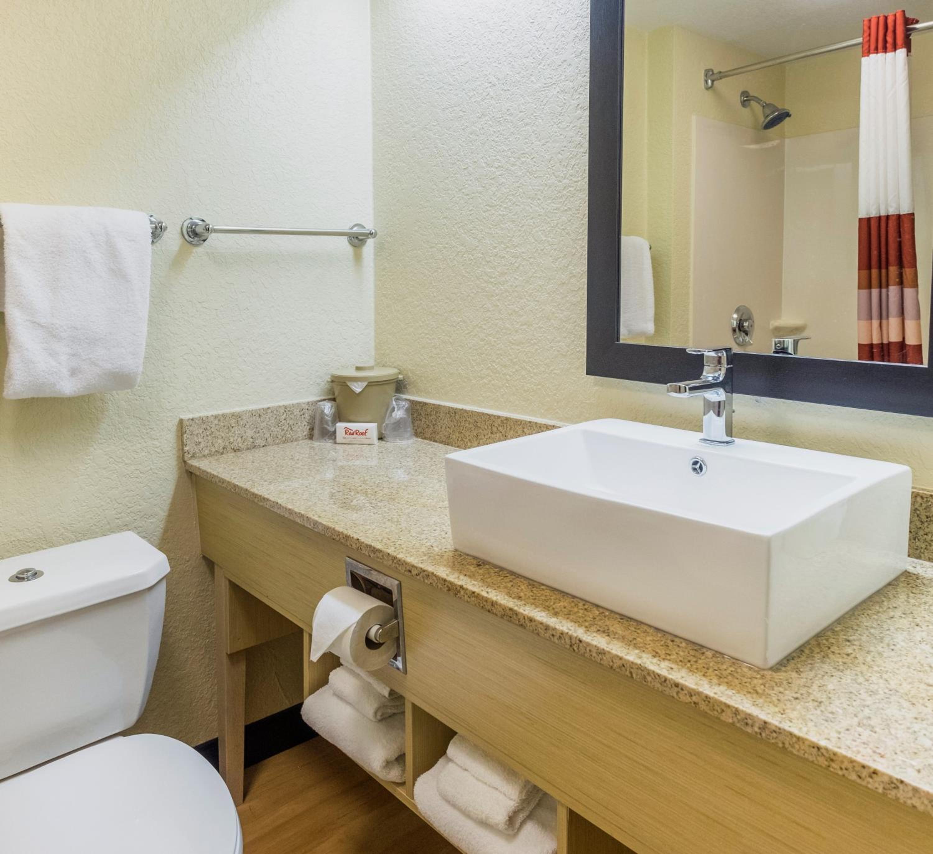 Deluxe Room with Two Double Beds Smoke Free photo 2