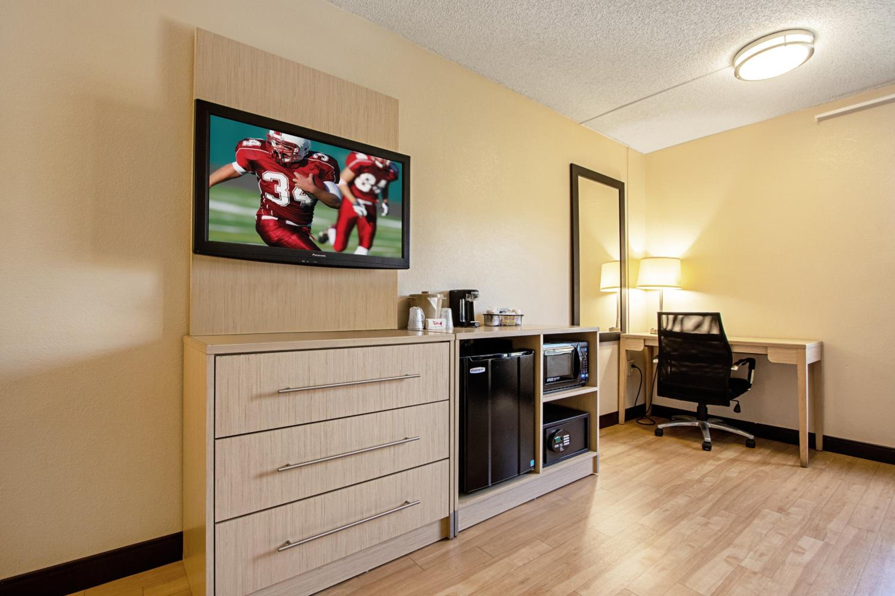 Premium Room with Two Double Beds Smoke Free (Upgraded Bedding & Snack) photo 2