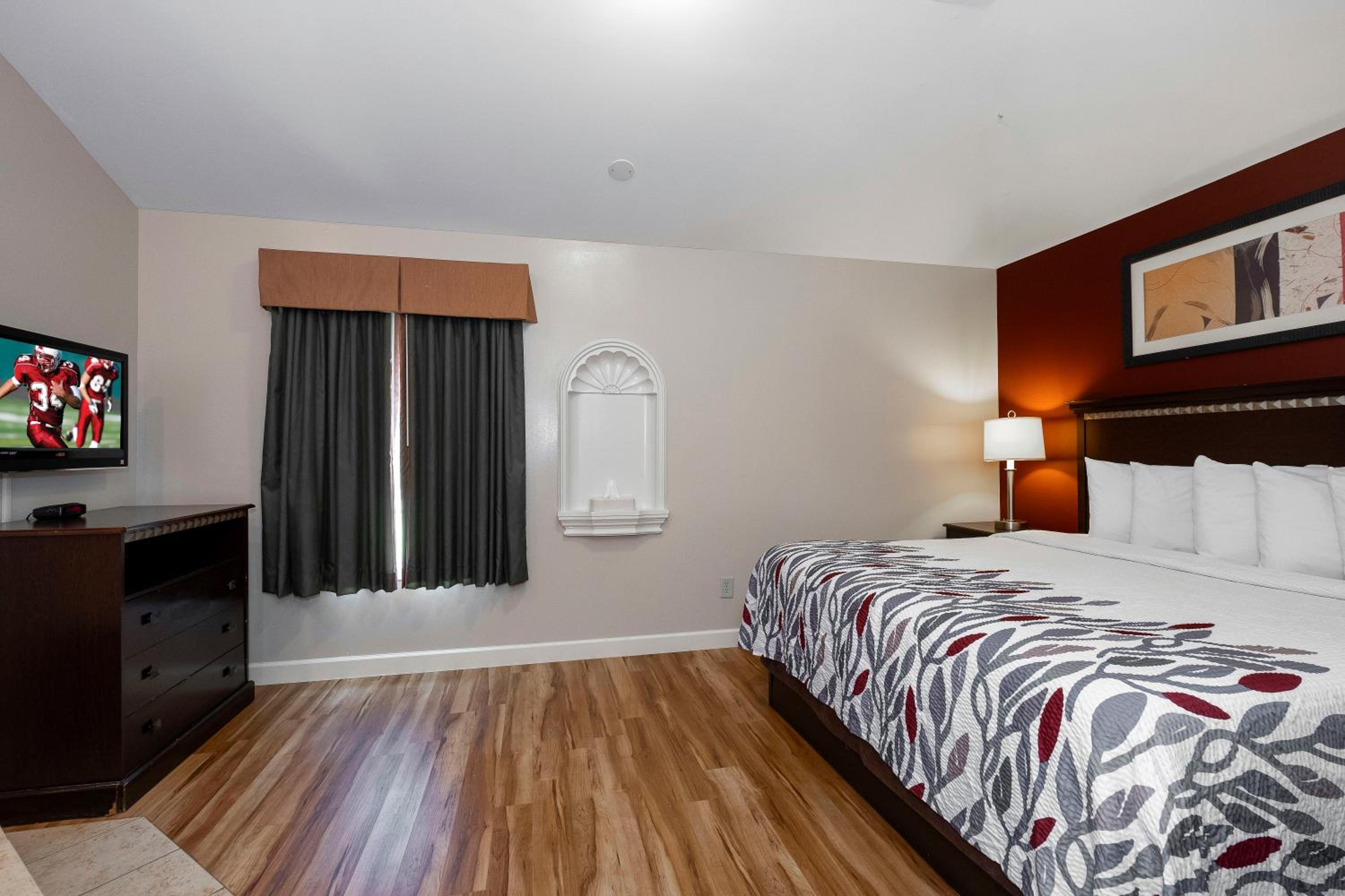 Suite King Room - Jacuzzi - Non-Smoking - Photo 1
