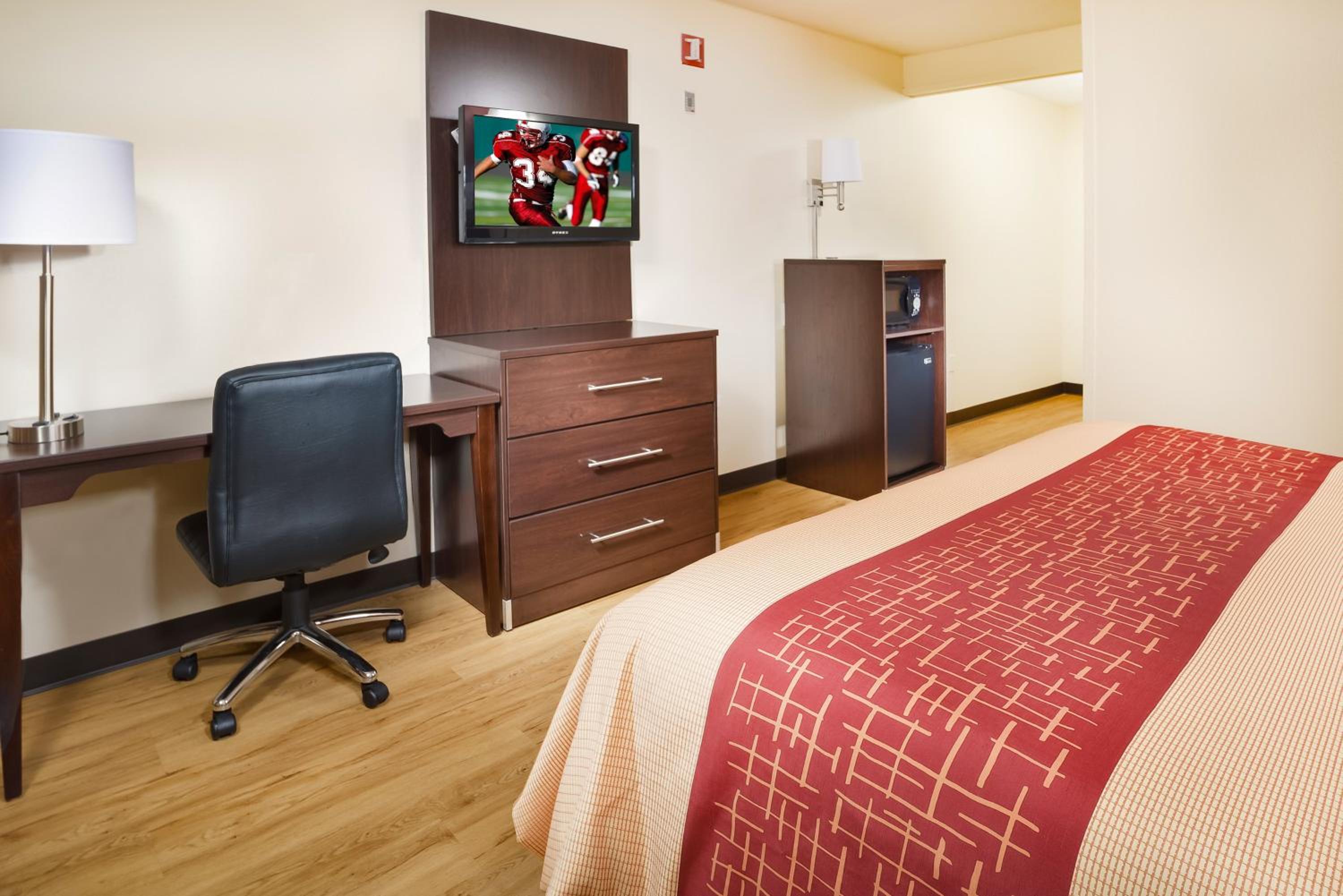 Deluxe King Room - Disability Access/Smoke Free - Photo 6