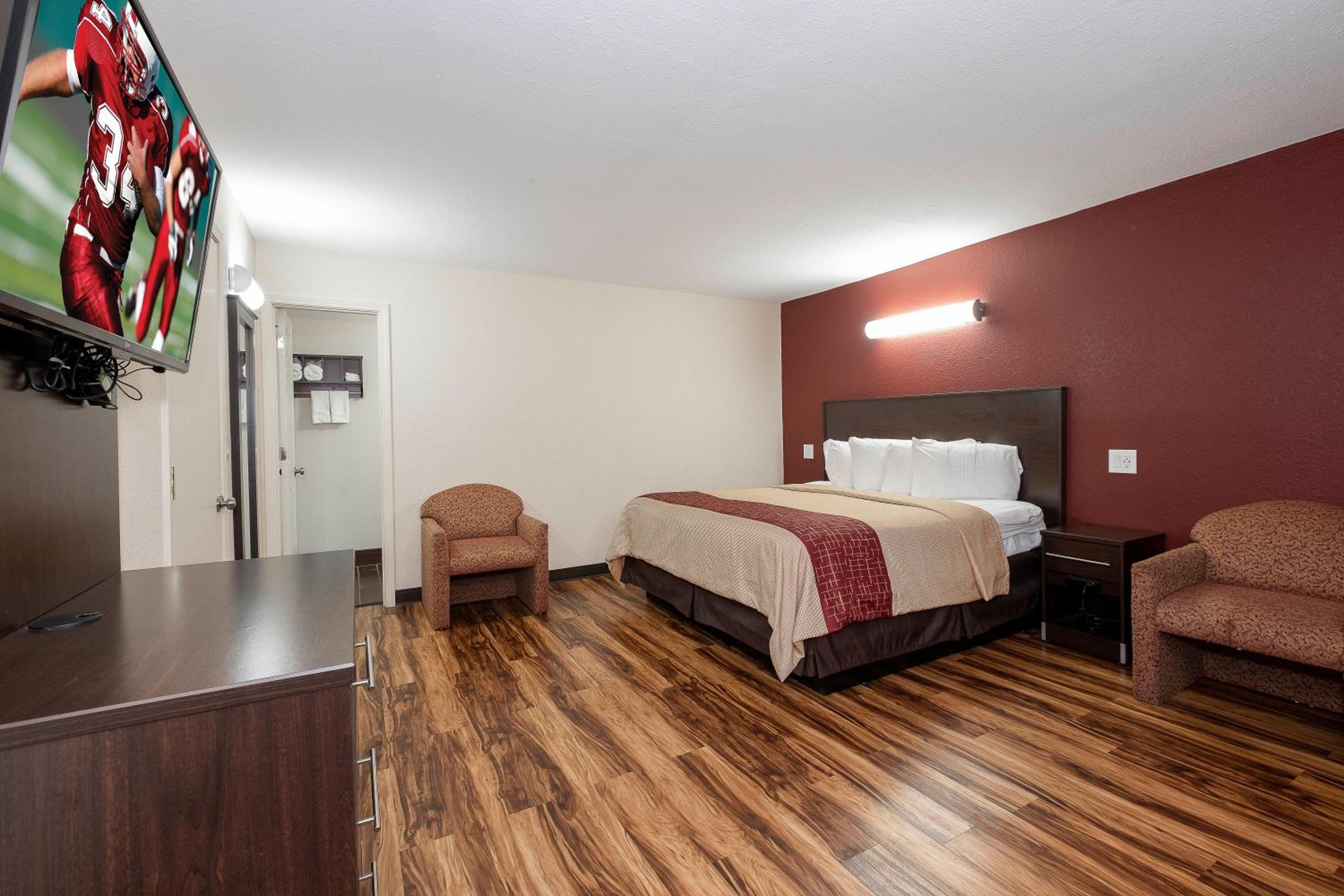 Suite King Bed with Two Double Beds Non-Smoking photo 2