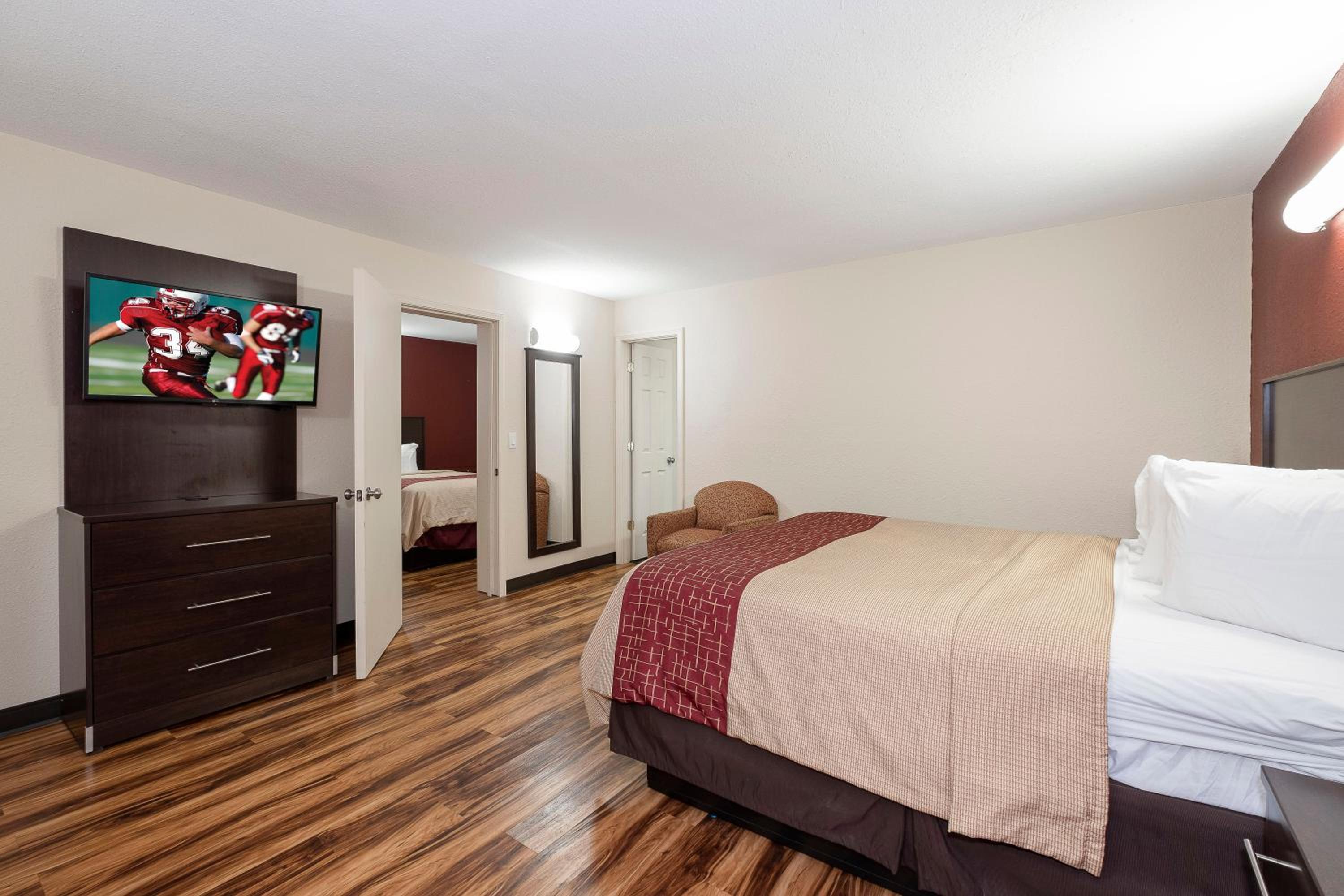 Suite King Bed with Two Double Beds Non-Smoking photo 3