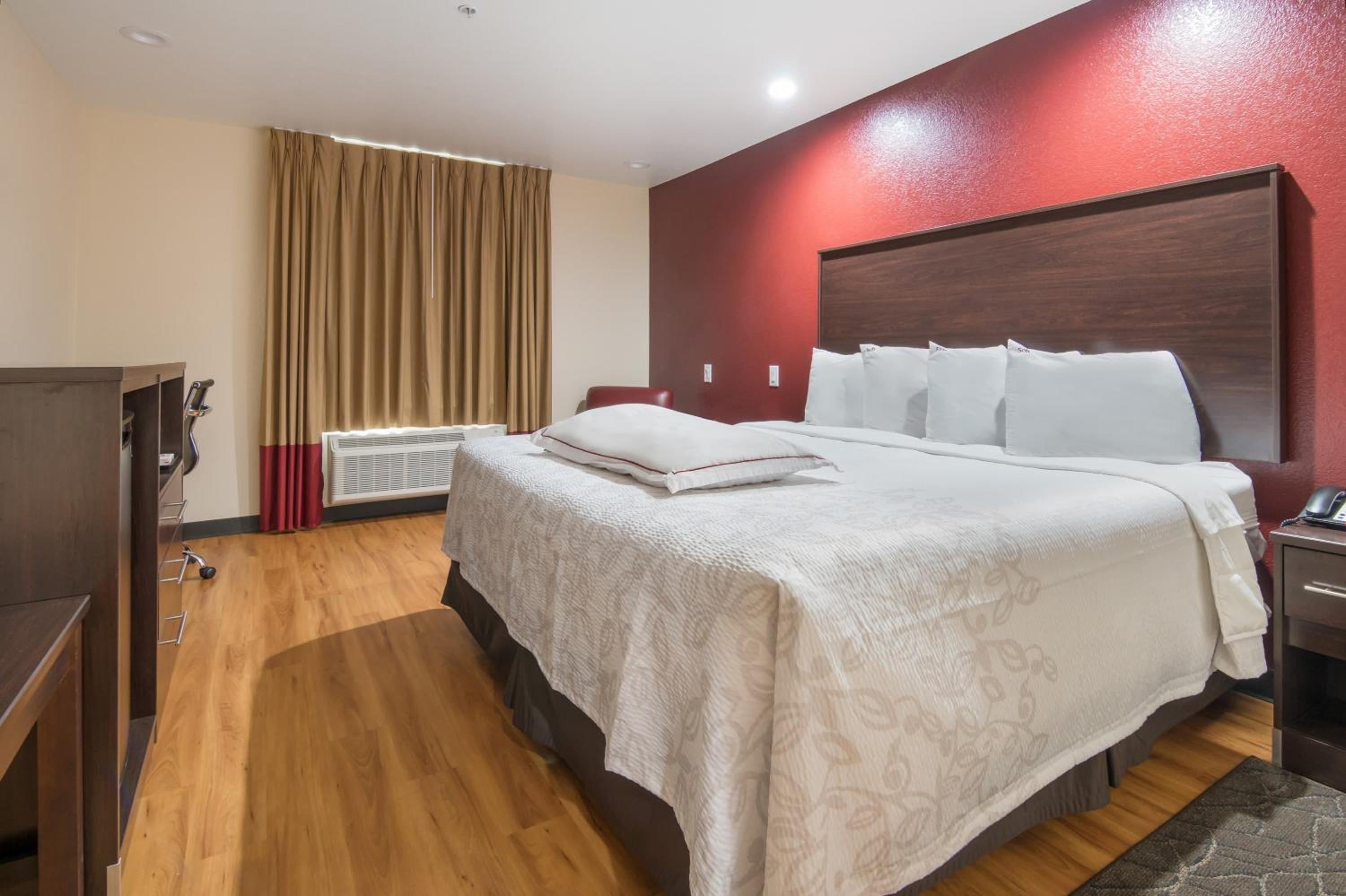 Premium King Room with Kitchen Smoke-Free photo 2