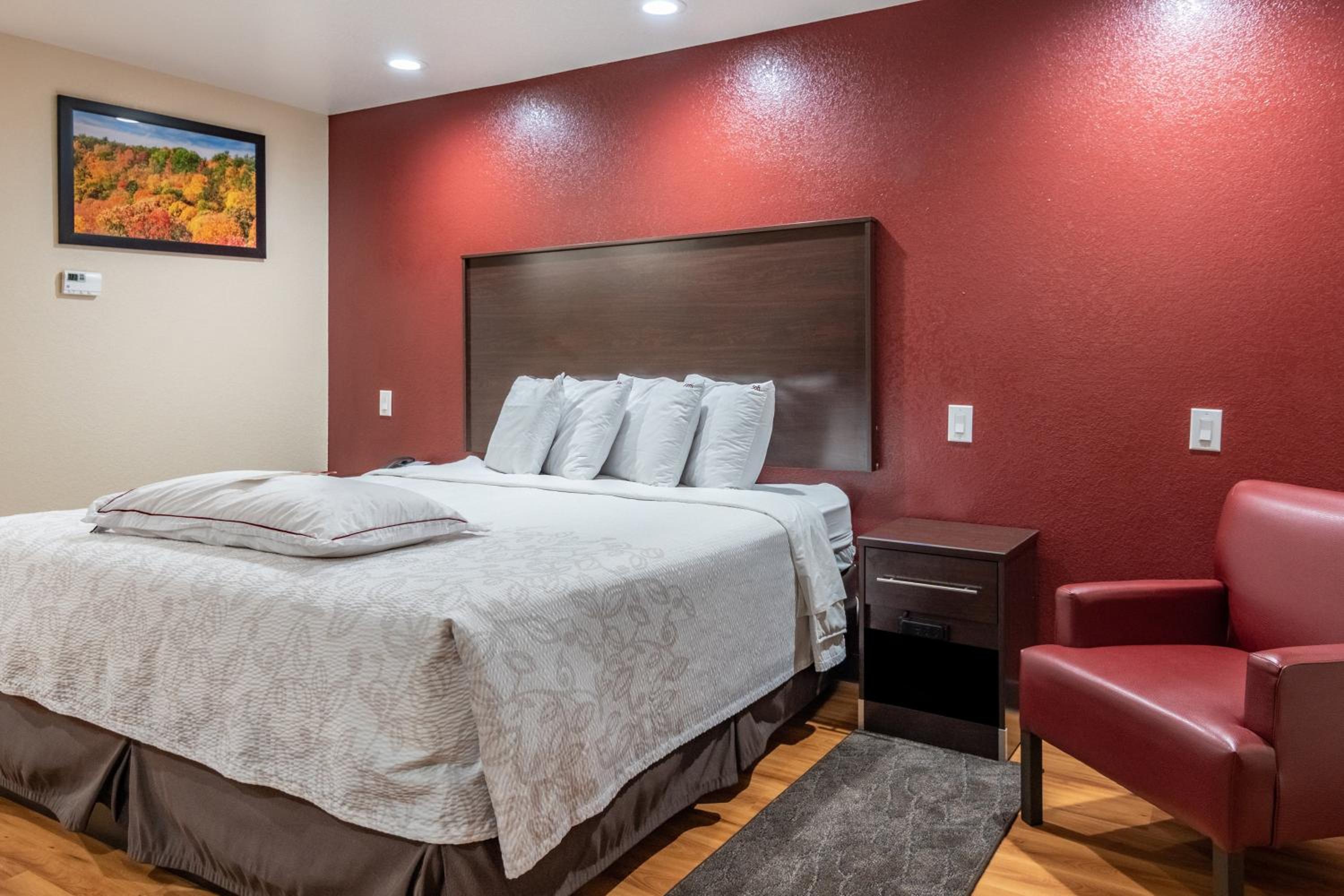 Premium King Room with Kitchen Smoke-Free photo 3