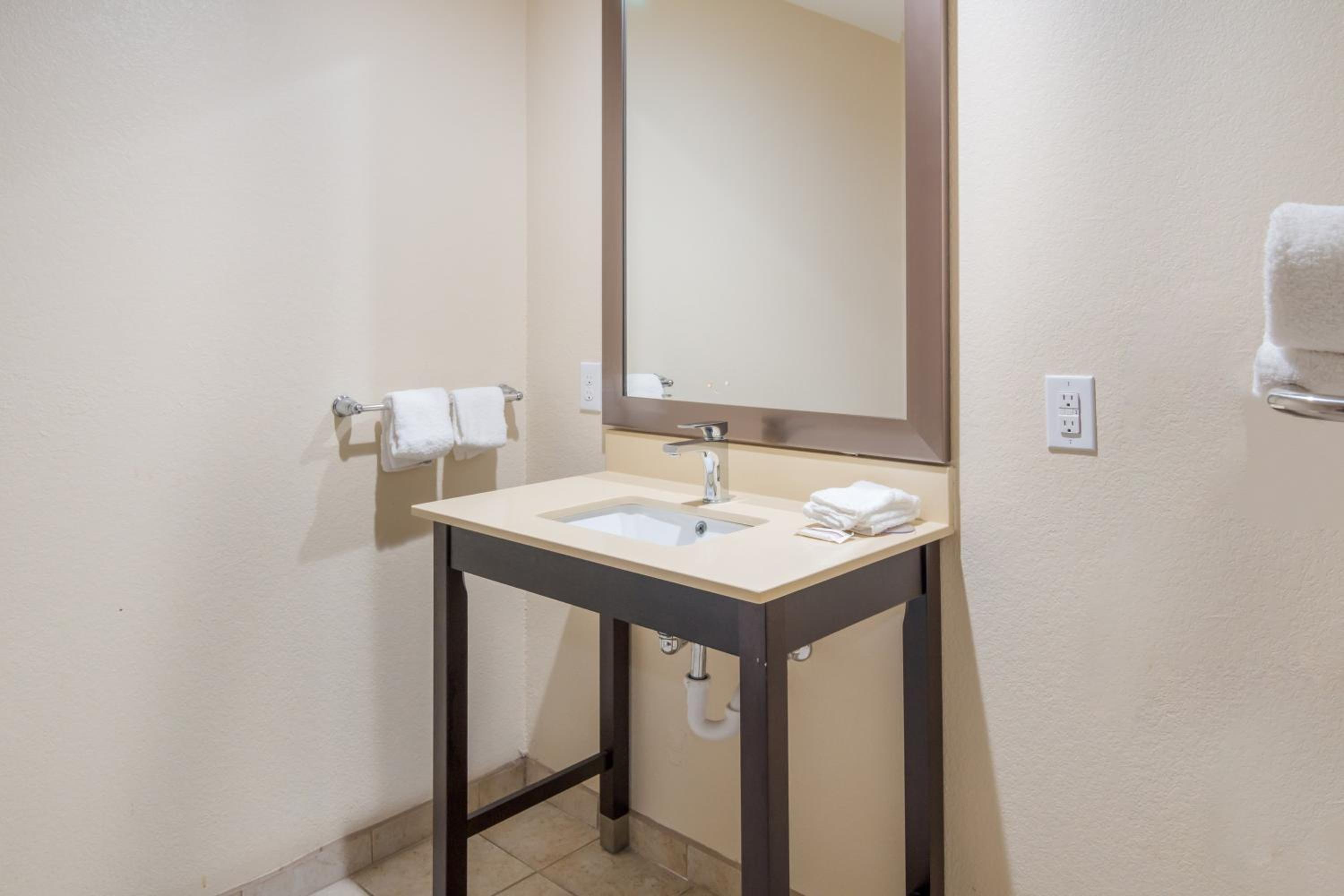 Superior Double Room with Two Double Beds - Smoke-Free photo 3