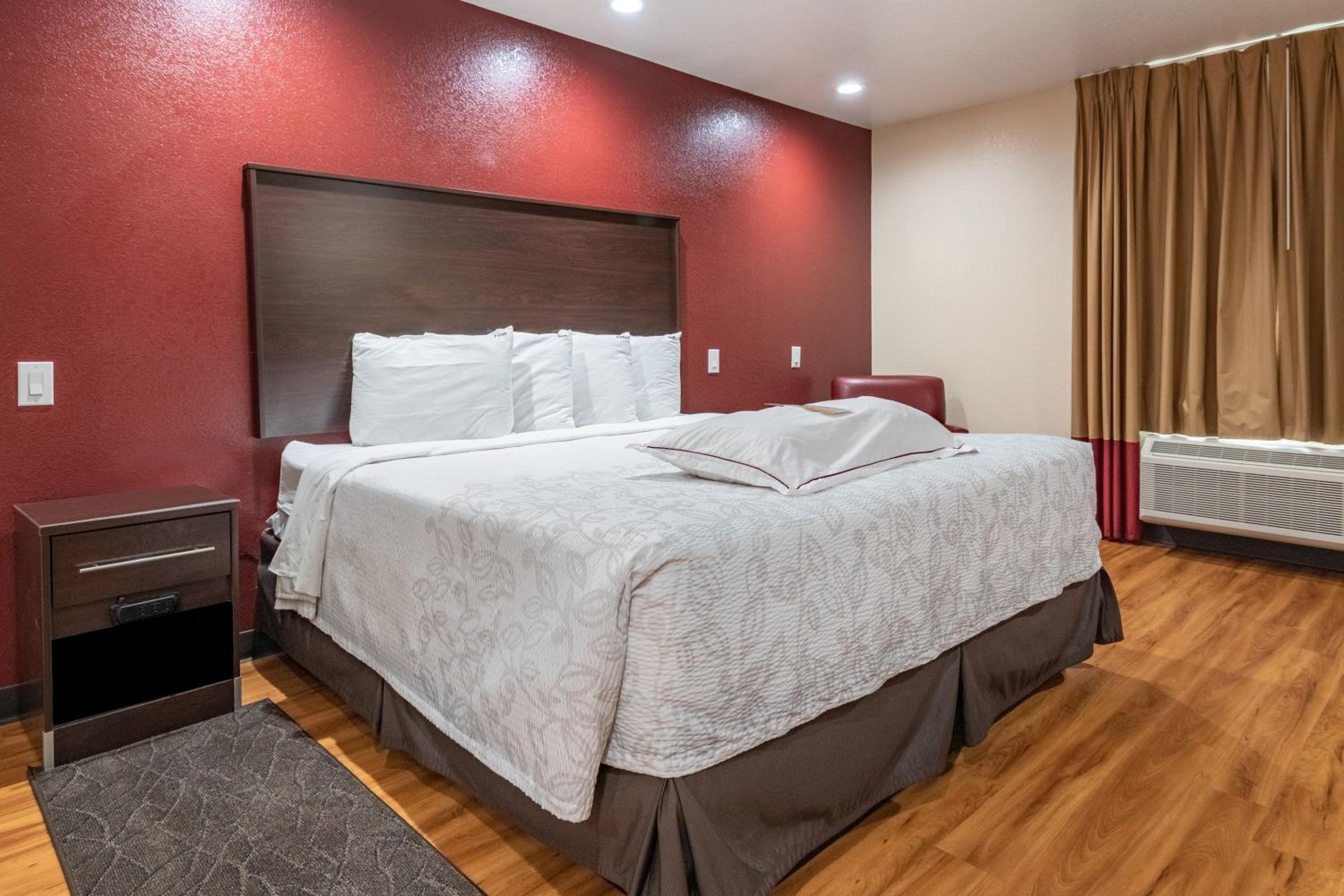Premium King Room with Kitchen Smoke-Free photo 1