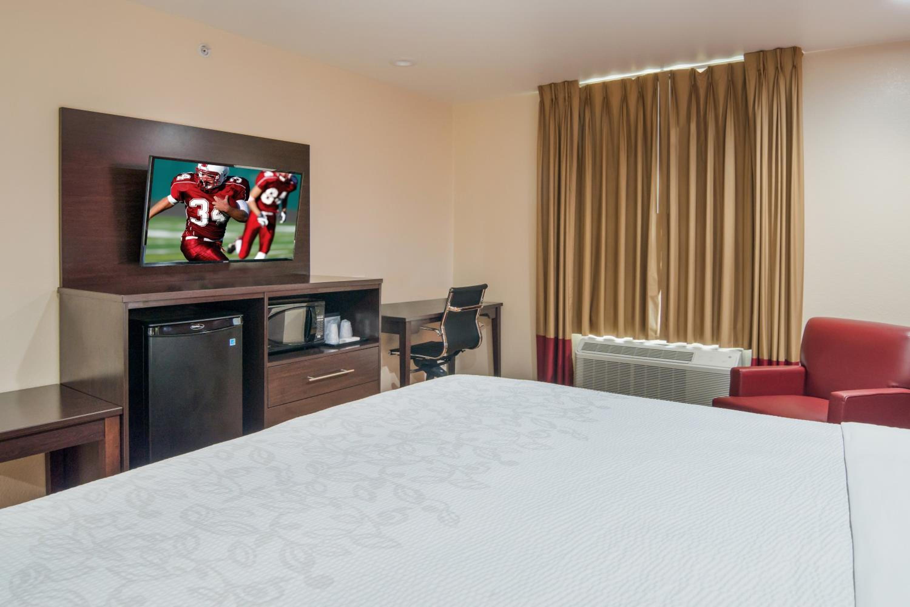 Superior King Room - Smoke-Free photo 2