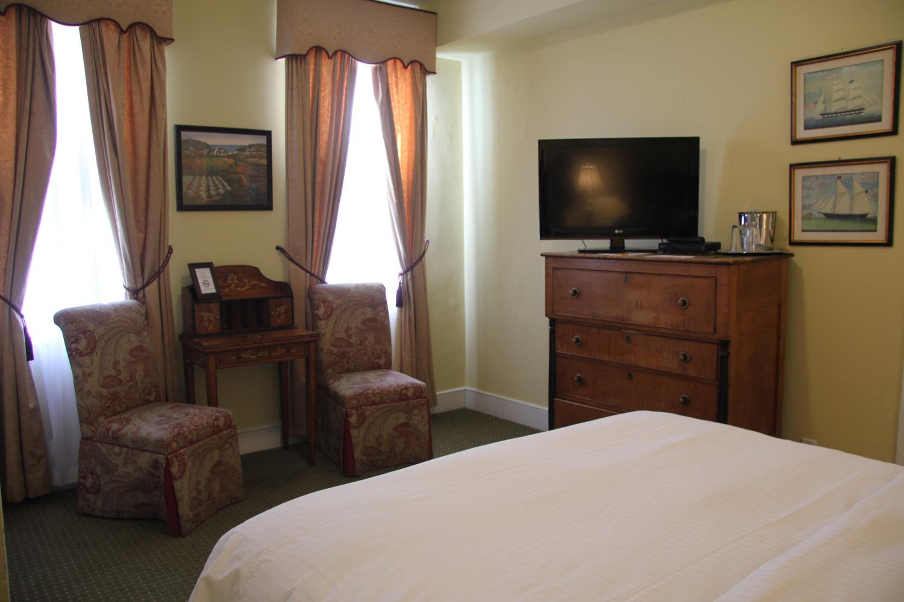 Standard Room 204 Main House thumbnail 5