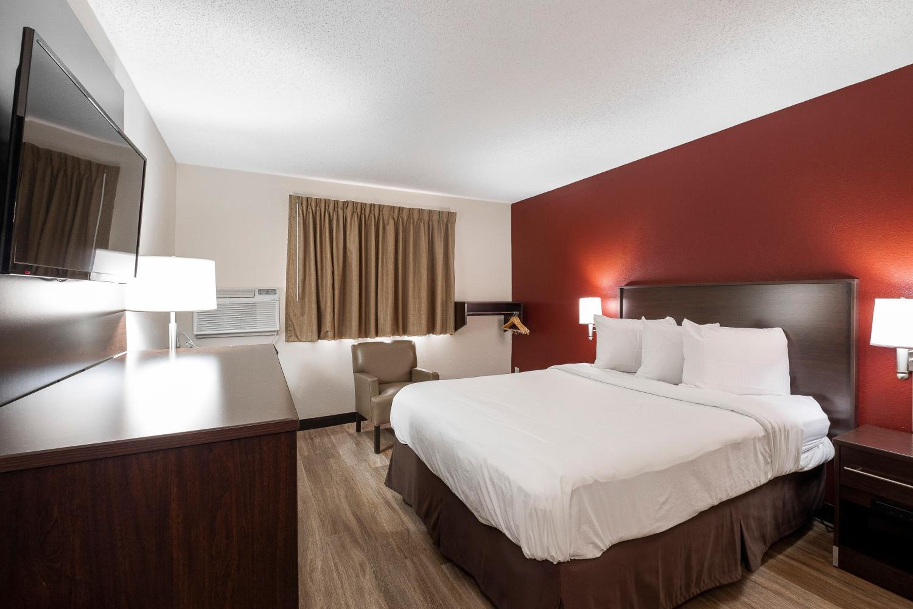 Deluxe Room with One Queen Bed Disability Access Non-Smoking photo 2